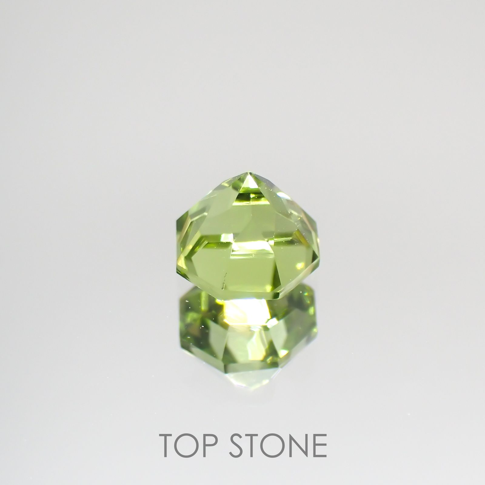 ◇オクタゴンカット◇ペリドット(宝石名ペリドット) パキスタン産 0.80ct 識別済[210913111]5×5mm前後