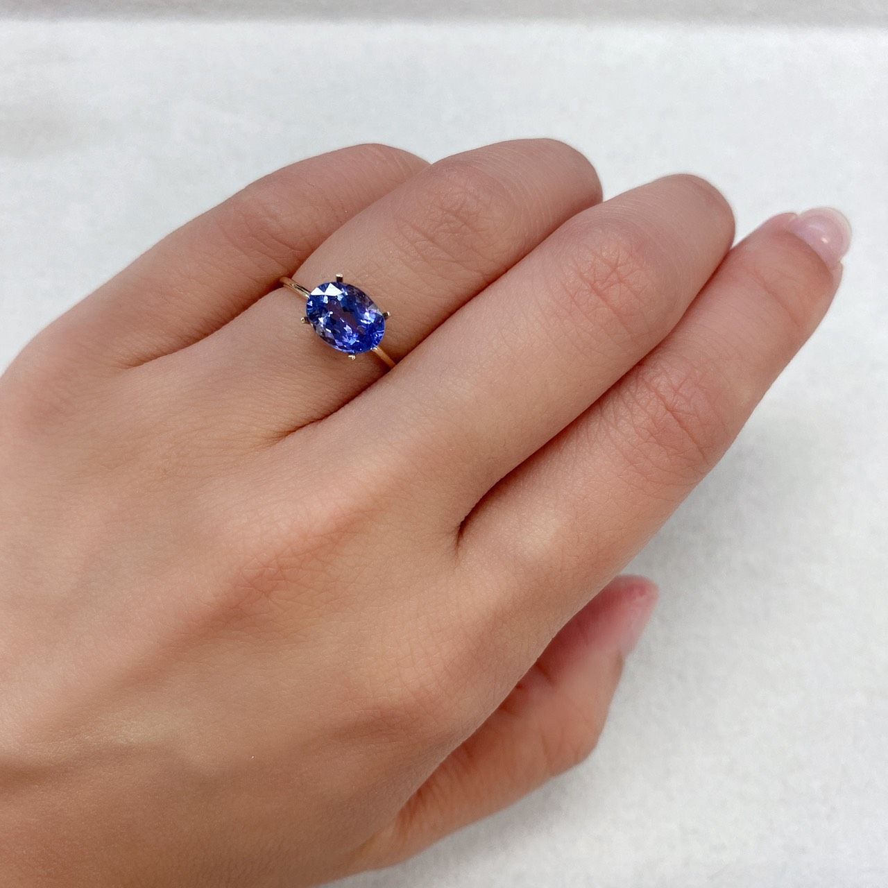 タンザナイト(宝石名タンザナイト) タンザニア産 1.63ct 識別済[210711835]8.5×6.4mm前後