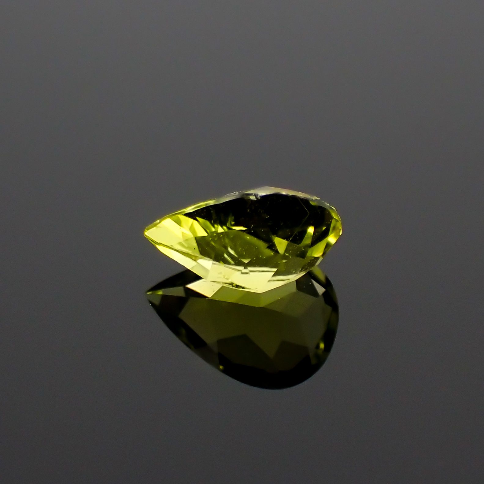 カナリートルマリン ザンビア・カナリー鉱山産 0.65ct[230823137]7x5mm前後