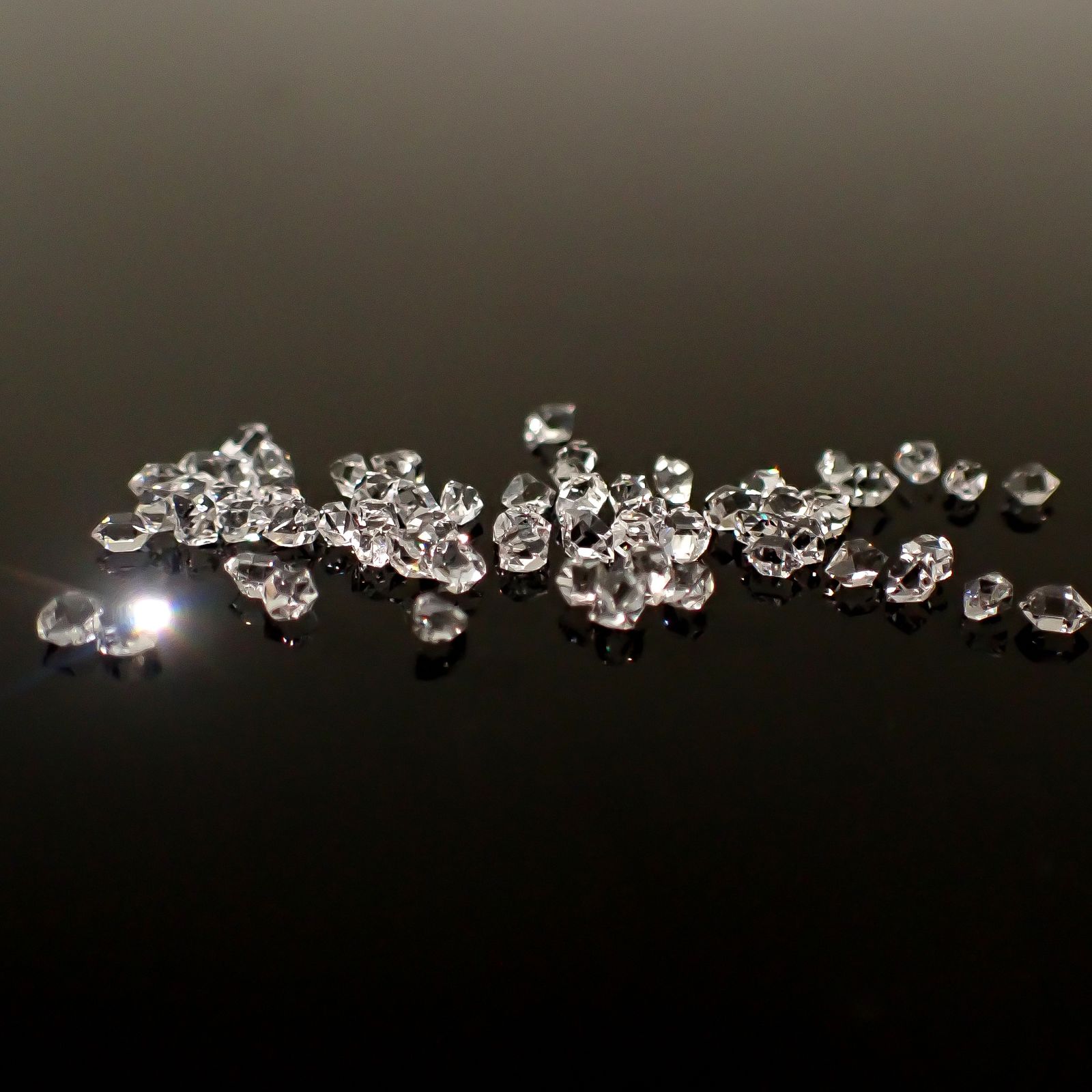 ◇メレセット◇ハーキマーダイヤモンド 原石 アメリカ・ニューヨーク州産 1.75ct / 1.7-2.5x1.2-1.7mm前後 [260231704]