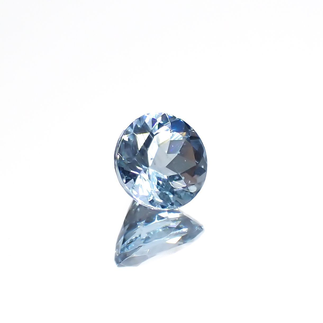 アクアマリン(宝石名アクアマリン)モザンビーク産 0.48ct 識別済[220817391]5.1x5mm前後