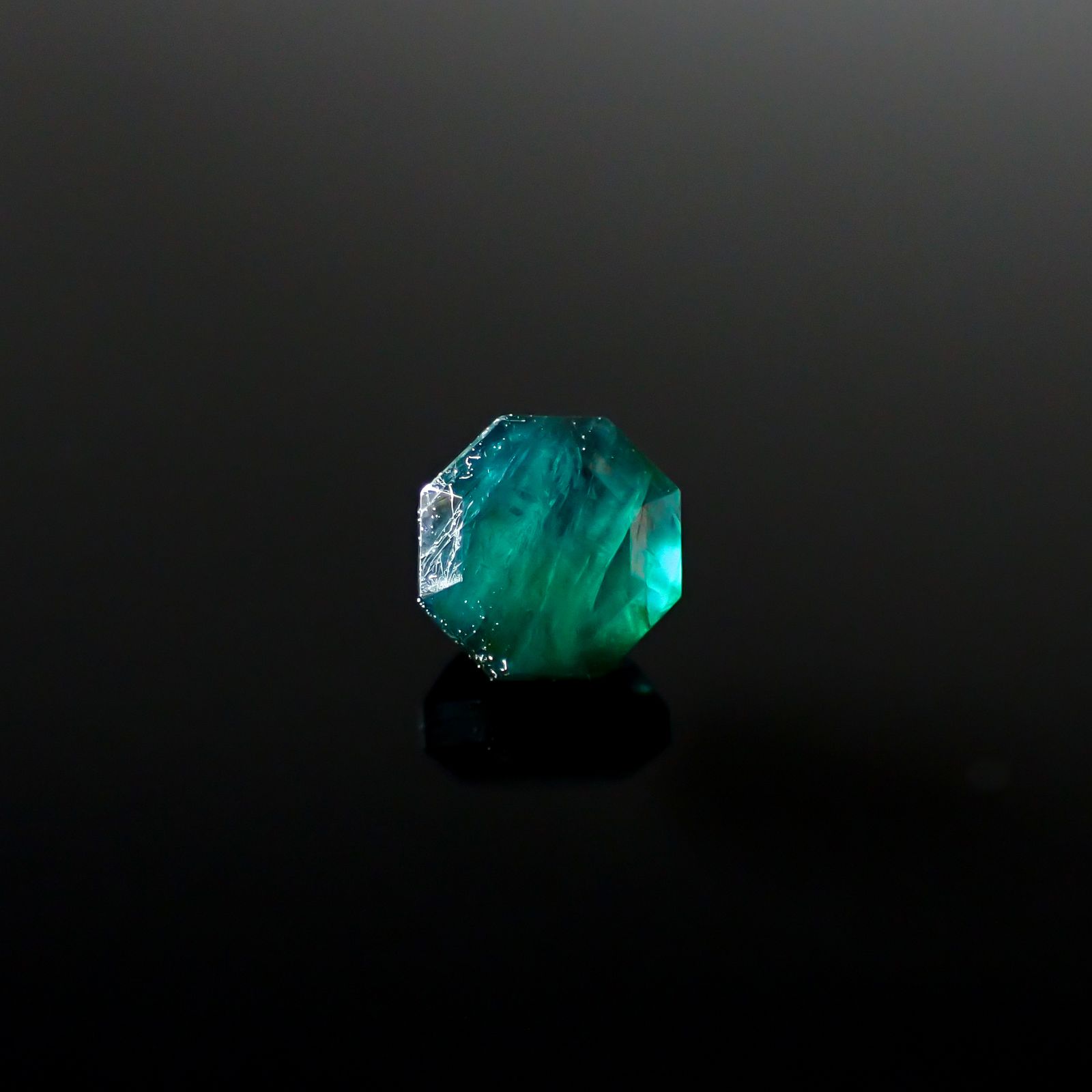 ◇オクタゴンカット◇グランディディエライト(宝石名グランディディエライト)マダガスカル産 0.42ct 識別済[240628319]4.2x4.1mm前後