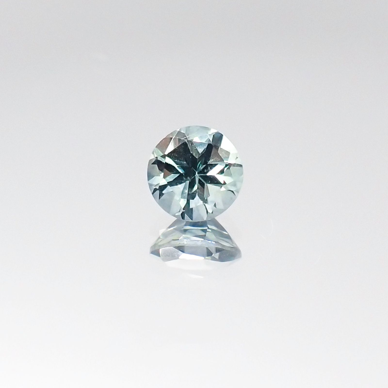 モンタナサファイア アメリカ産 ルース 0.34ct[20096052]4.1×4.1mm前後