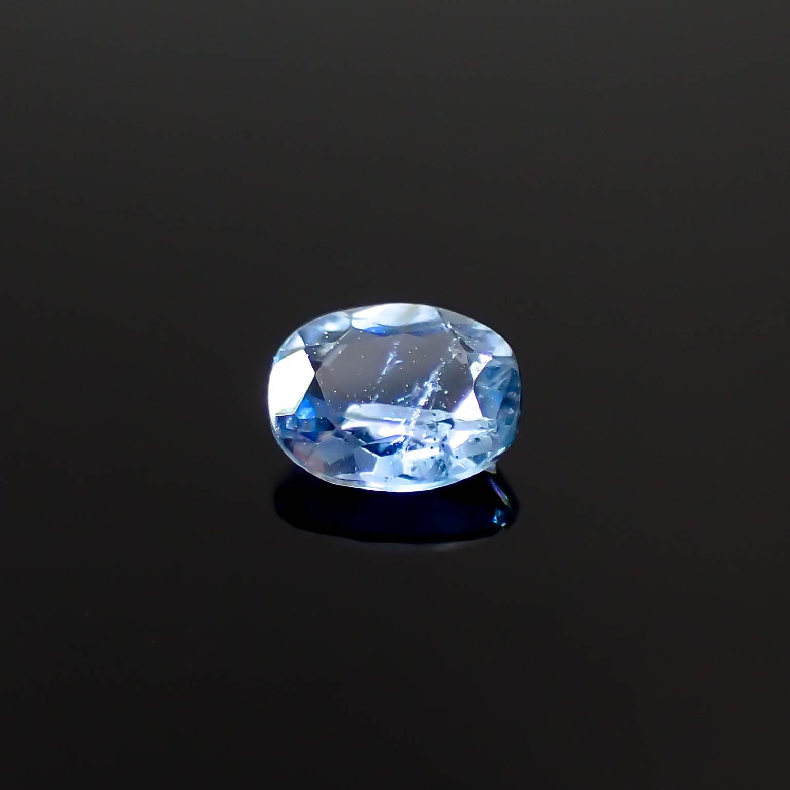 タトゥーアクアマリン ブラジル・ミナスジェライス州タトゥー鉱山産 0.13ct[240627941]3.8x3.1mm前後