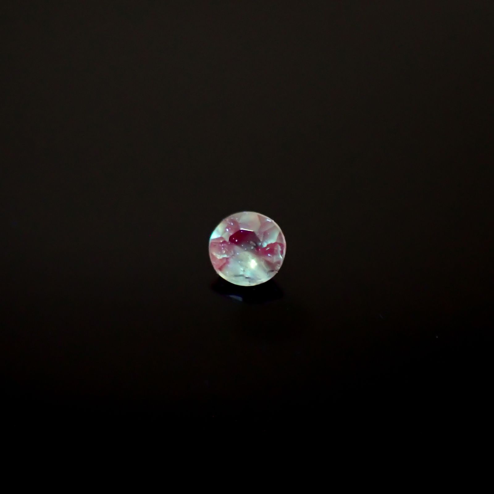 アレキサンドライトキャッツアイ ブラジル産/EmeraldMains社製 0.037ct[240527598]2.1x2.1mm前後