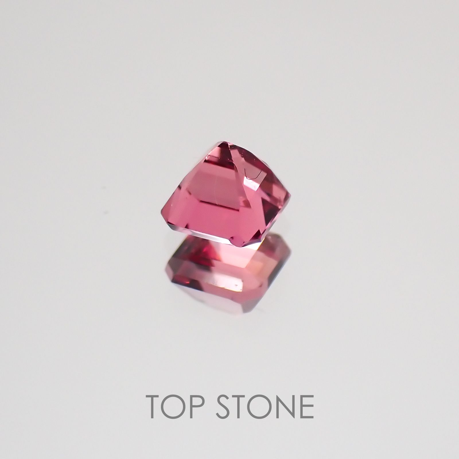 ピンクベリル(宝石名ピンク・ベリル) アメリカ・ユタ州産 0.204ct ソ付(彩珠)[21019214]3.4×3.2mm前後