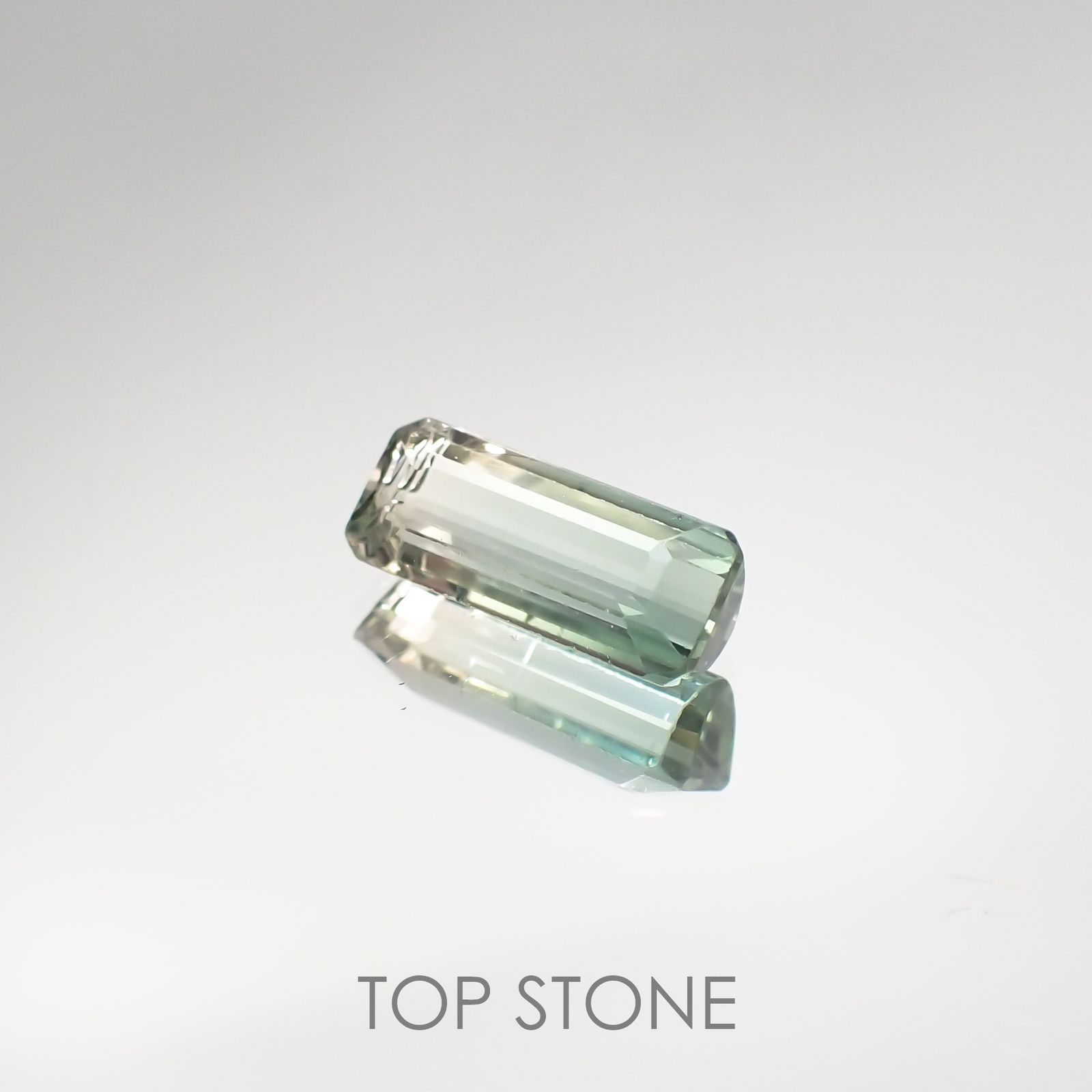 バイカラートルマリン ブラジル産 ルース 1.7ct[210711883]10.5×4.2mm前後