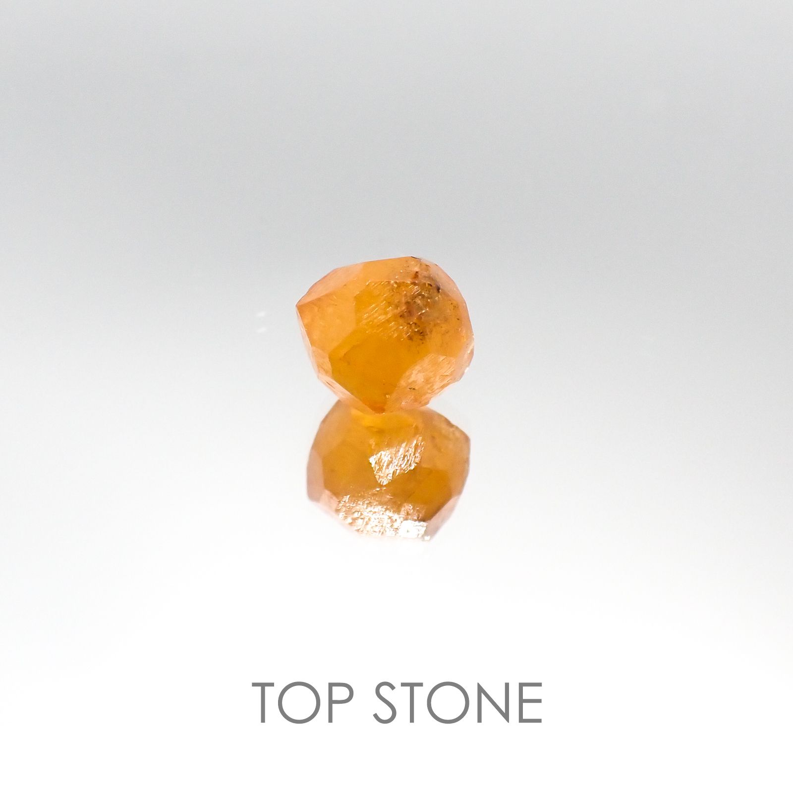 スペサルティンガーネット マンダリンオレンジカラー(宝石名ガーネット) タンザニア産 原石・結晶 4.09ct 識別済[20095400]8×7.8mm前後