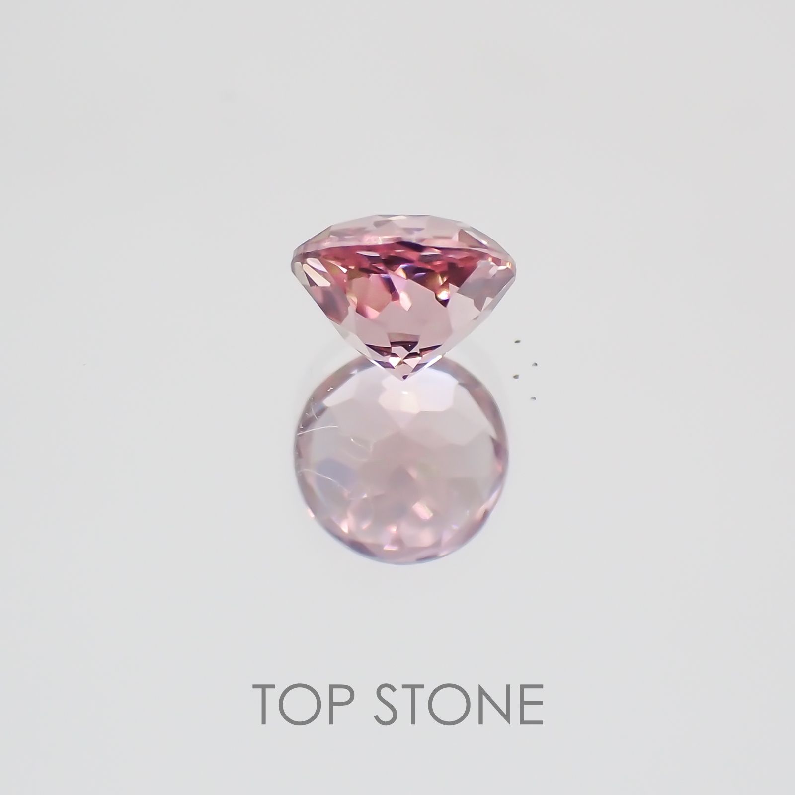 カラーチェンジマラヤガーネット タンザニア産 ルース 0.75ct[21029652]5.2×5.2mm前後