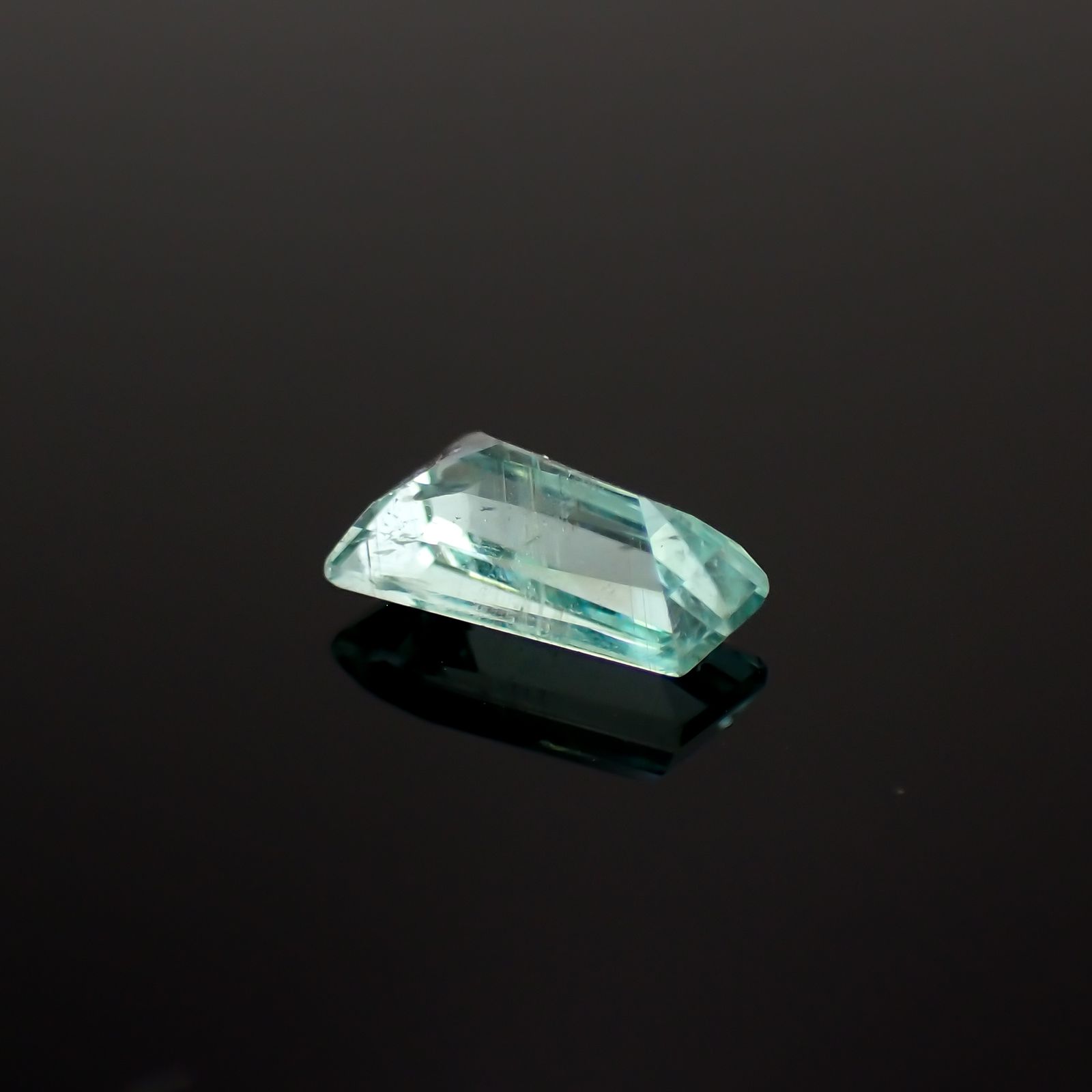 ◇カスタムカット◇パライバトルマリン(宝石名トルマリン/別名パライバ・トルマリン)モザンビーク産 1.17ct 識別済[230421882]8.3x4.9mm前後