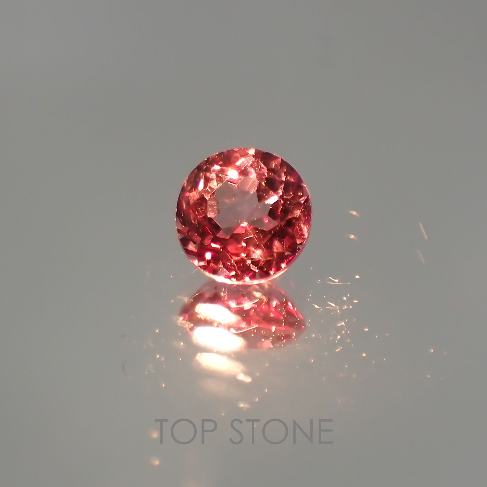 カラーチェンジマラヤガーネット タンザニア産 ルース 0.53ct[21029650]4.5×4.5mm前後