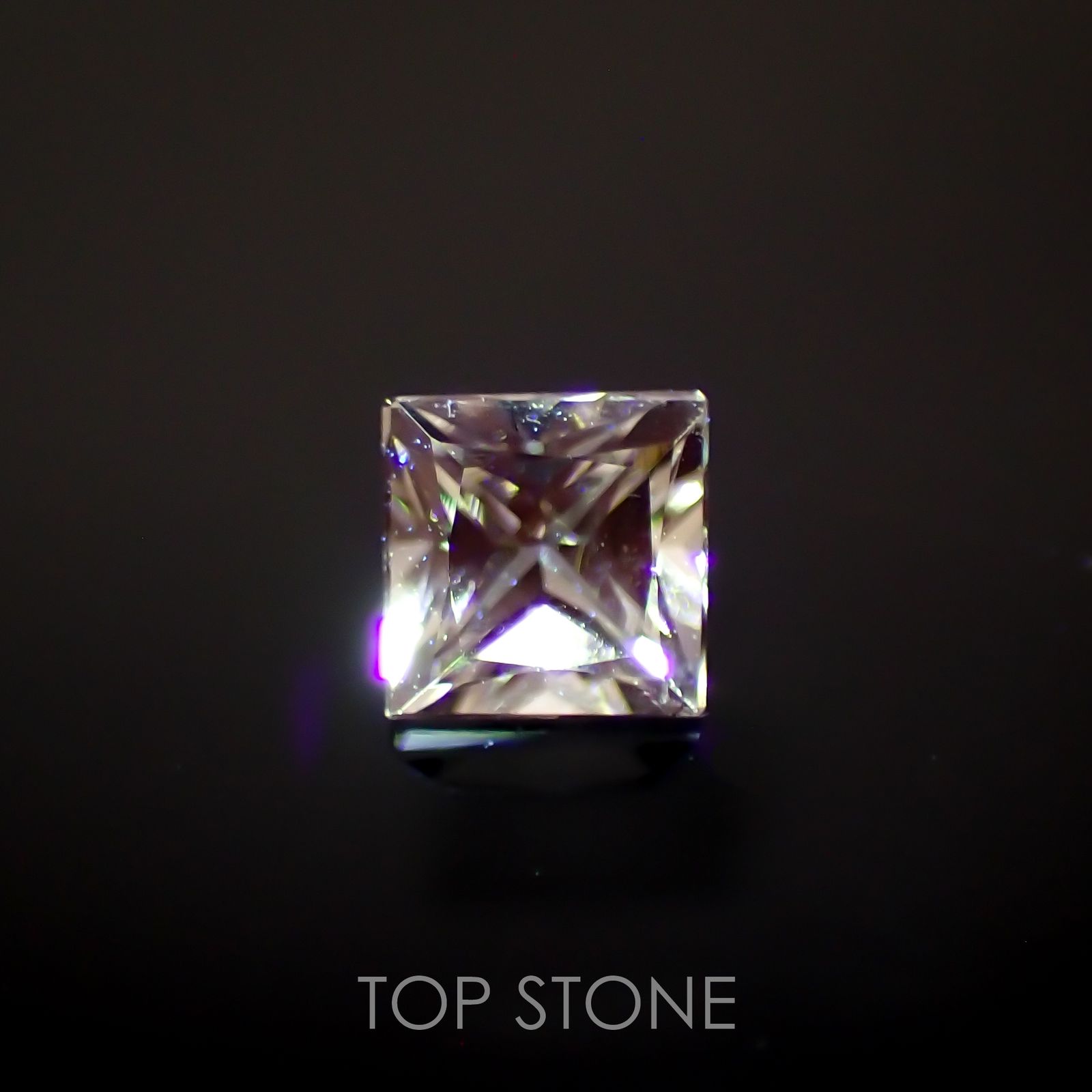 ◇プリンセスカット◇リューコガーネット(宝石名ホワイト グロッシュラー・ガーネット)ビルマ産 0.20ct 識別済[220115447]3x3mm前後