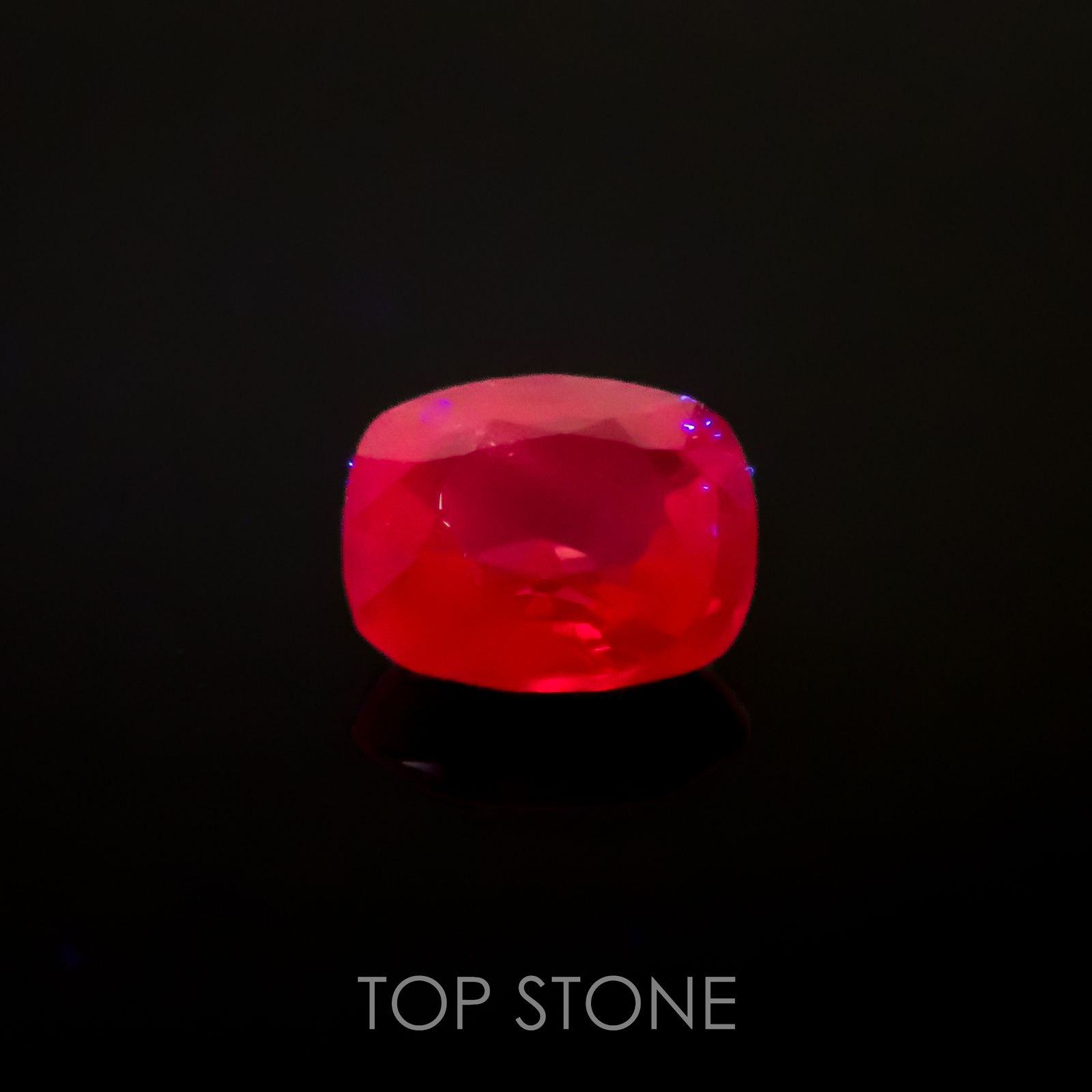 レッドスピネル(宝石名スピネル)ビルマ/マダガスカル産 0.75ct 識別済[220817541]5.9x4.9mm前後