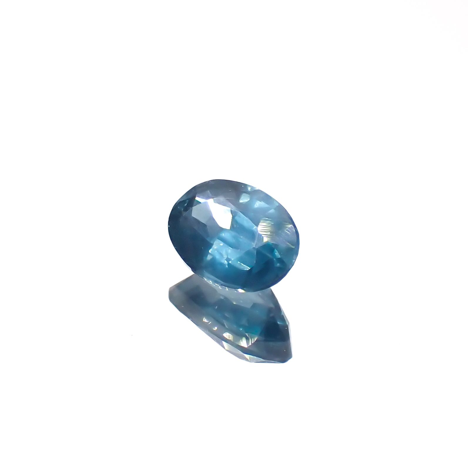 オーシャンブルーカイヤナイト(宝石名カイヤナイト)インド・オリッサ産 0.57ct 識別済[240326697]6x4.1mm前後