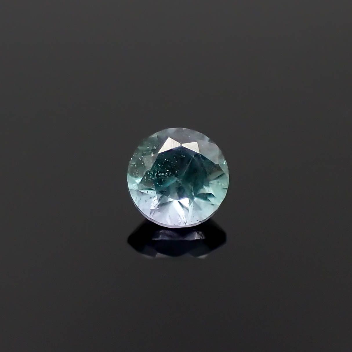 ブルーコーネルピン(宝石名ブルー・コーネルピン)タンザニア産 0.14ct 識別済[240527693]3.1x3.1mm前後