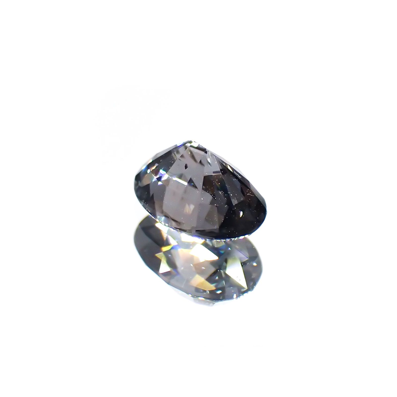 プラチナスピネル(宝石名スピネル)ビルマ産 0.80ct 識別済[250114115]6.6x4.8mm前後
