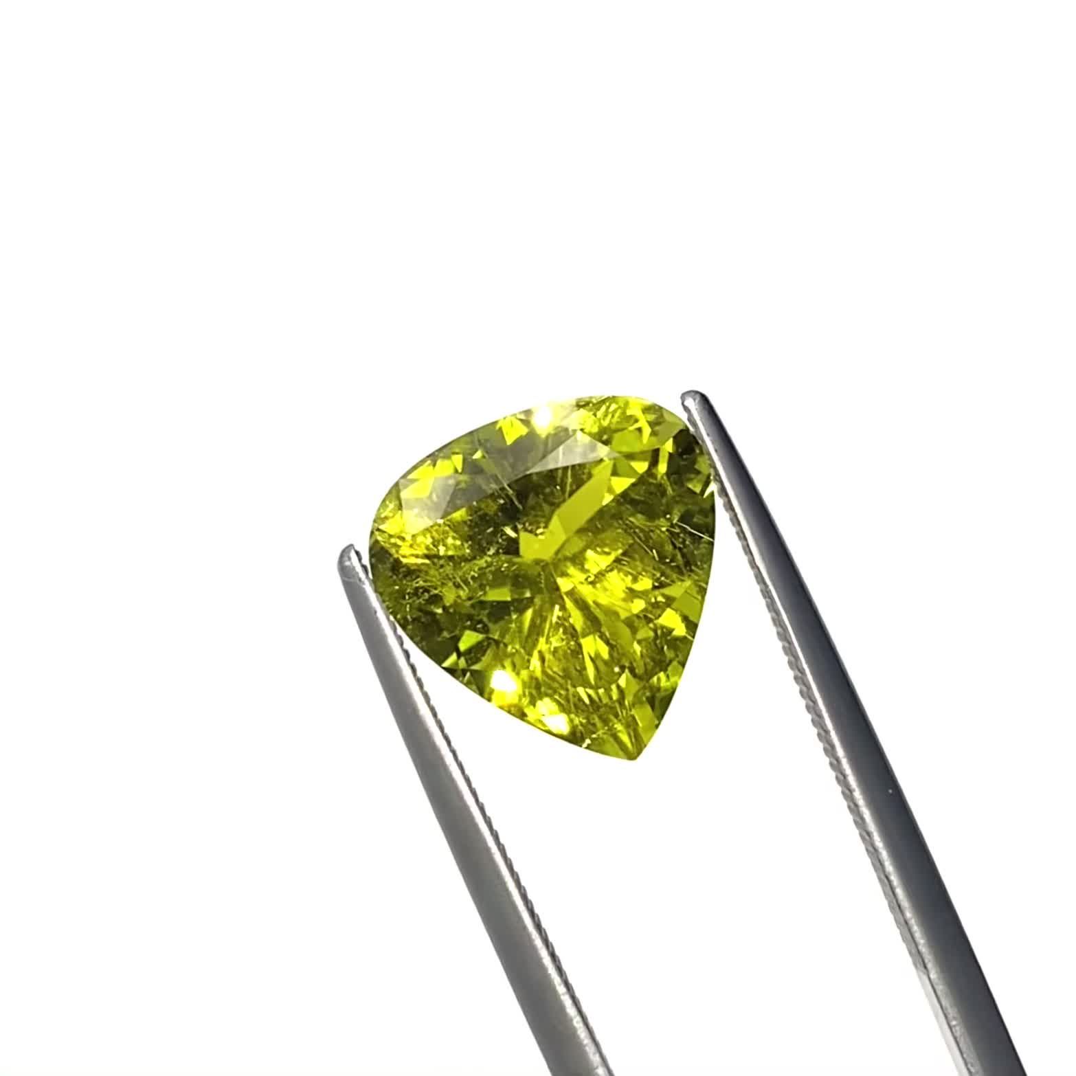 カナリートルマリン ザンビア産 4.80ct / 11.7x11.3mm前後 [231224527