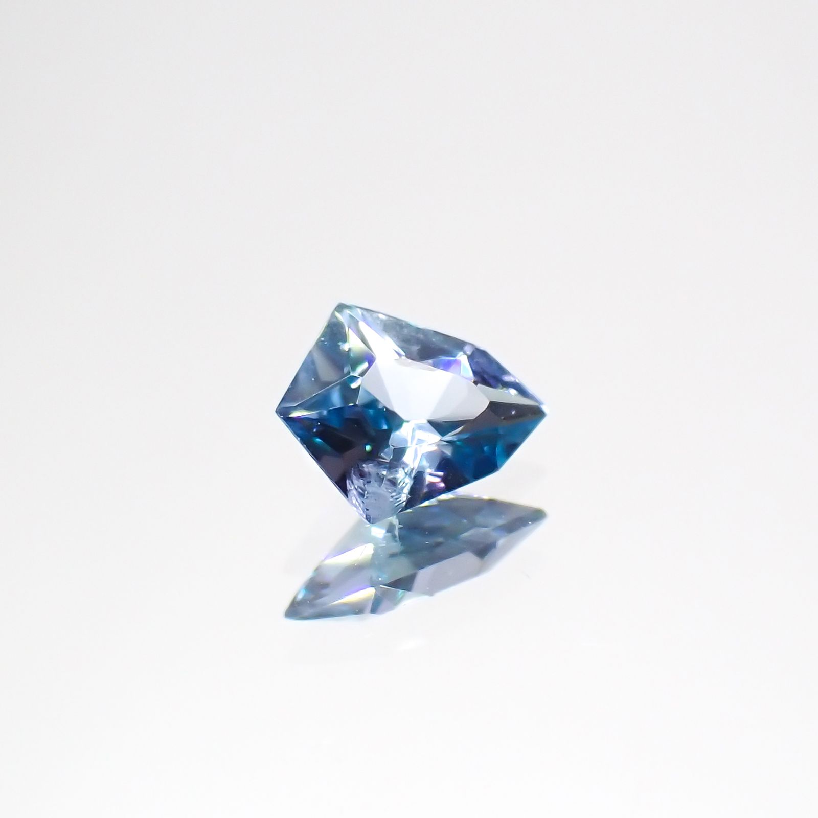 ◇カスタムカット◇ブルーコーネルピン タンザニア産 0.23ct[231224498]5.3x4.3mm前後
