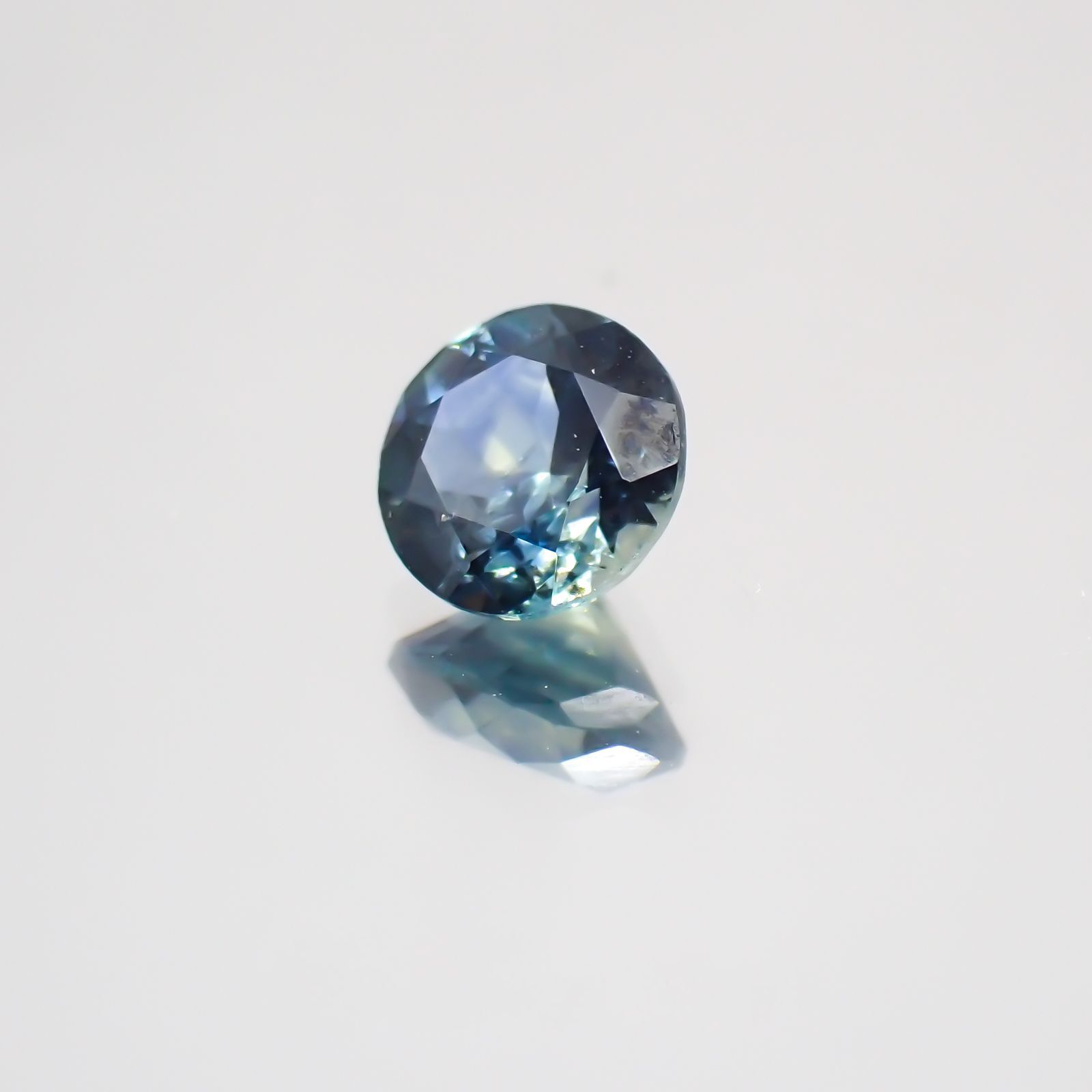 モンタナサファイア アメリカ産 ルース 0.45ct[21039466]4.4×4.4mm前後