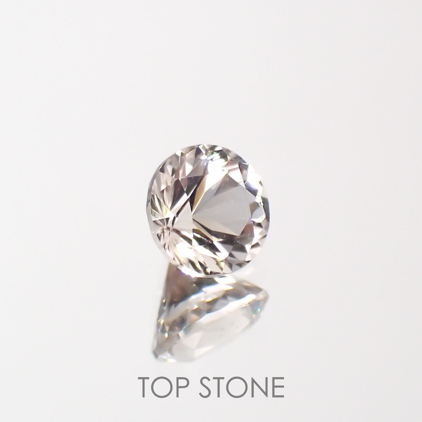 サニディン(宝石名サニディン)ドイツ産 0.21ct 識別済[221018943]3.9x3.8mm前後