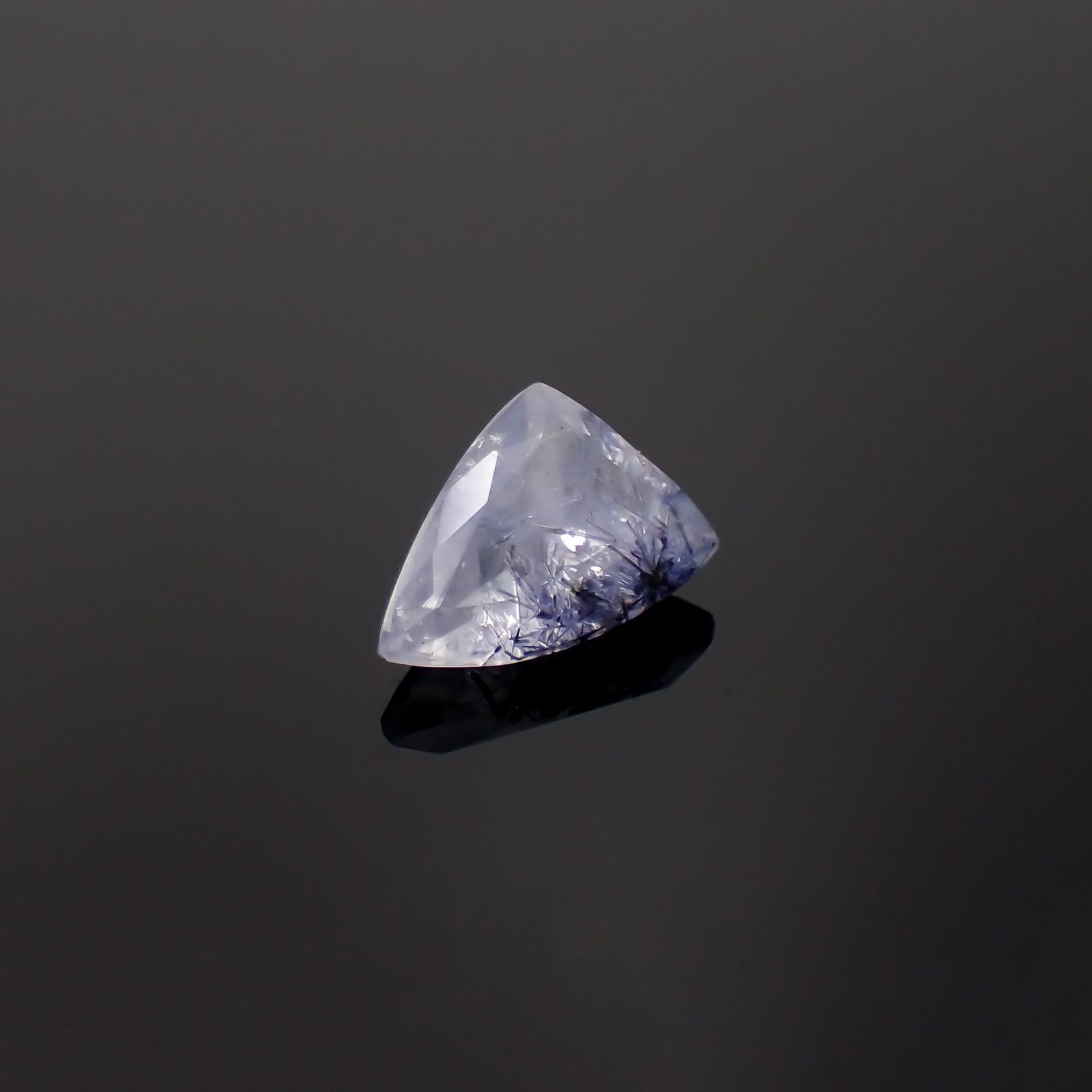 デュモルチェライトインクォーツ ブラジル産 2.03ct[230320869]7.8x11.4mm前後