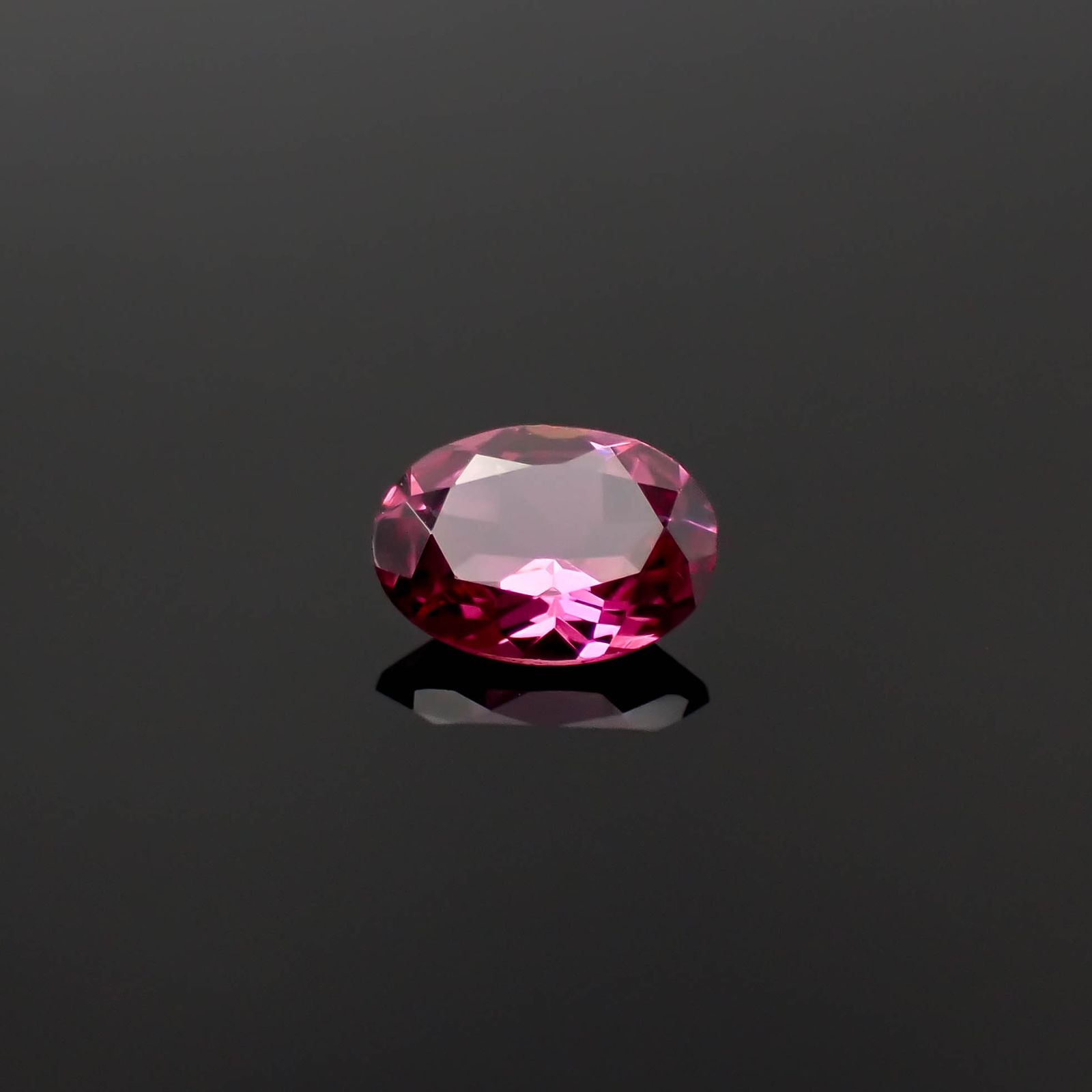ロードライトガーネット(宝石名ロードライト・ガーネット)ブラジル産 0.85ct 識別済[250530364]7.1x5.1mm前後