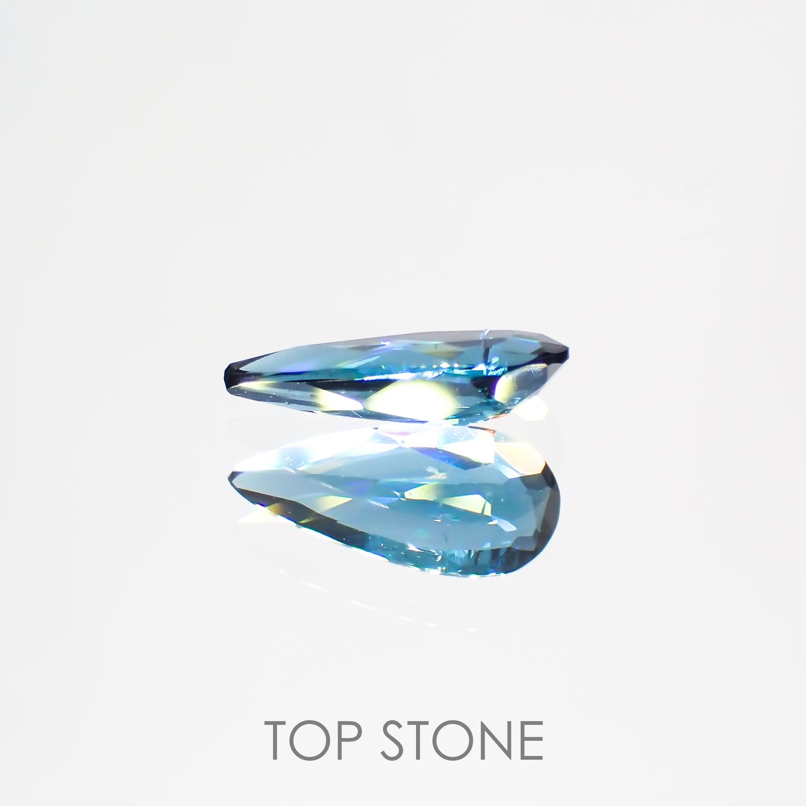 インディゴライト(宝石名ブルー・トルマリン) ブラジル産 0.436ct ソ付(彩珠)[20073910]8.3×3.9mm前後