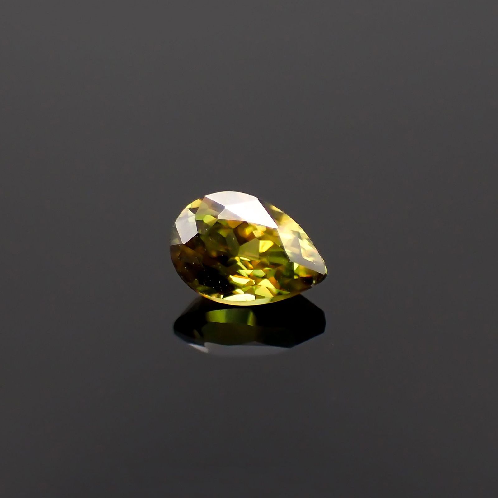 カラーチェンジスフェーン パキスタン産 0.27ct[230522191]4.7x3.2mm前後