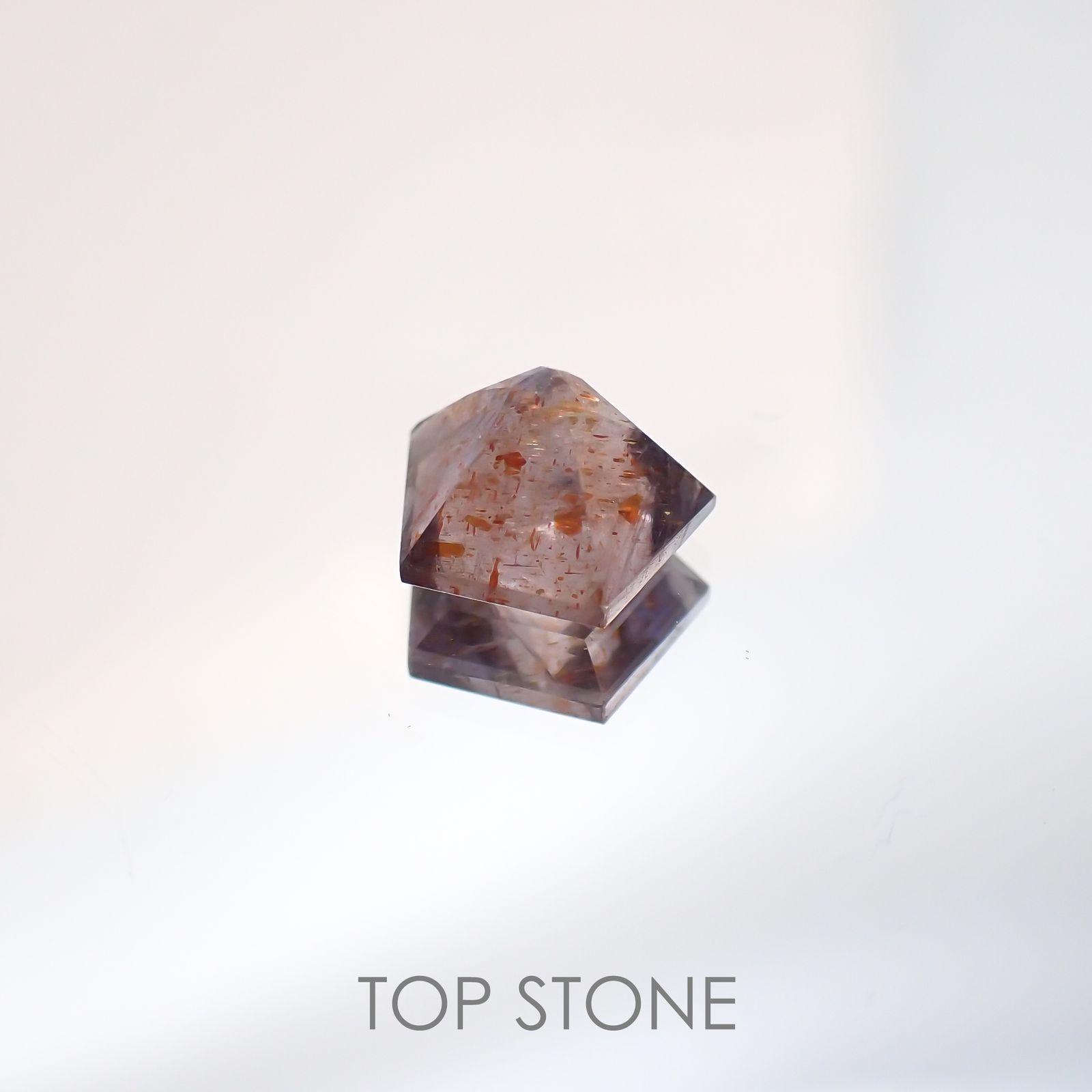 ◇ペンタゴンカット◇ブラッドショットアイオライトSA(宝石名アベンチュリン・アイオライト) インド産 0.68ct 識別済[210610986]6.2×6mm前後