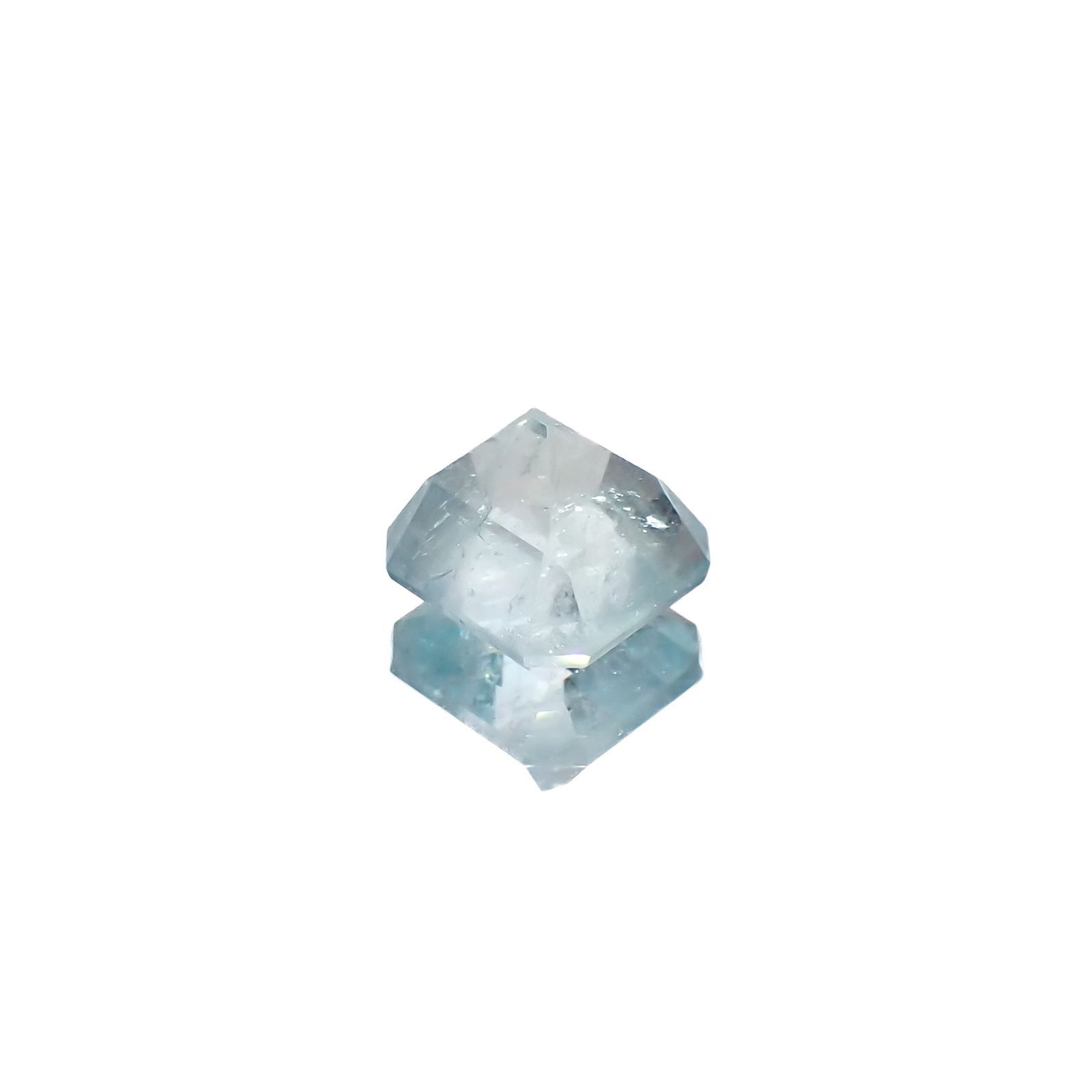 ユークレース(宝石名ブルー・ユークレース)コロンビア産 2.368ct ソ付(彩珠)[221018850]7.6x7.2mm前後