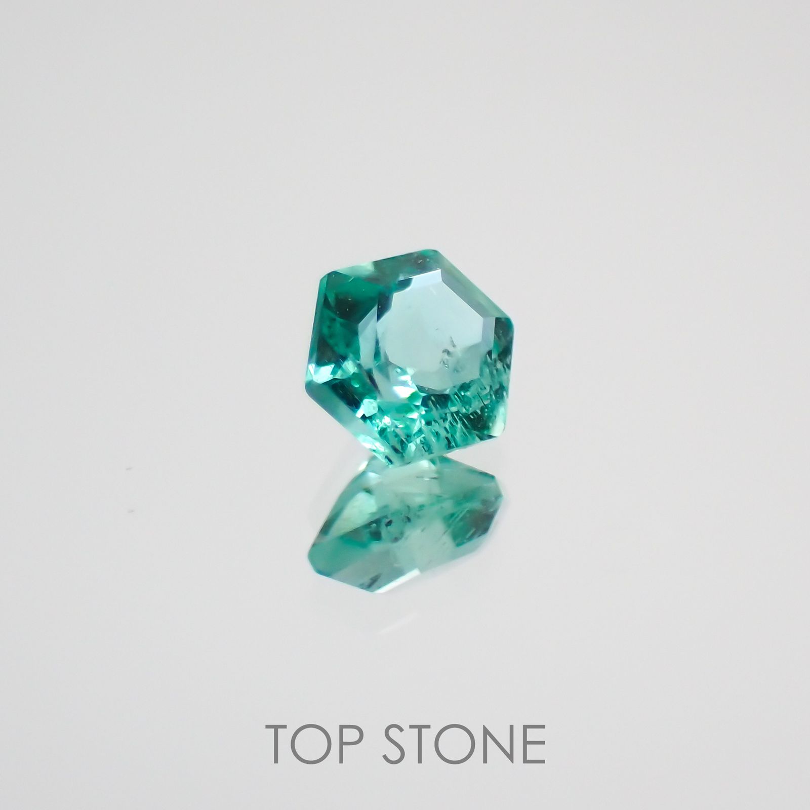 ◇ヘキサゴンカット◇エメラルド(宝石名エメラルド) ザンビア産 0.11ct 識別済[210611008]3×3mm前後