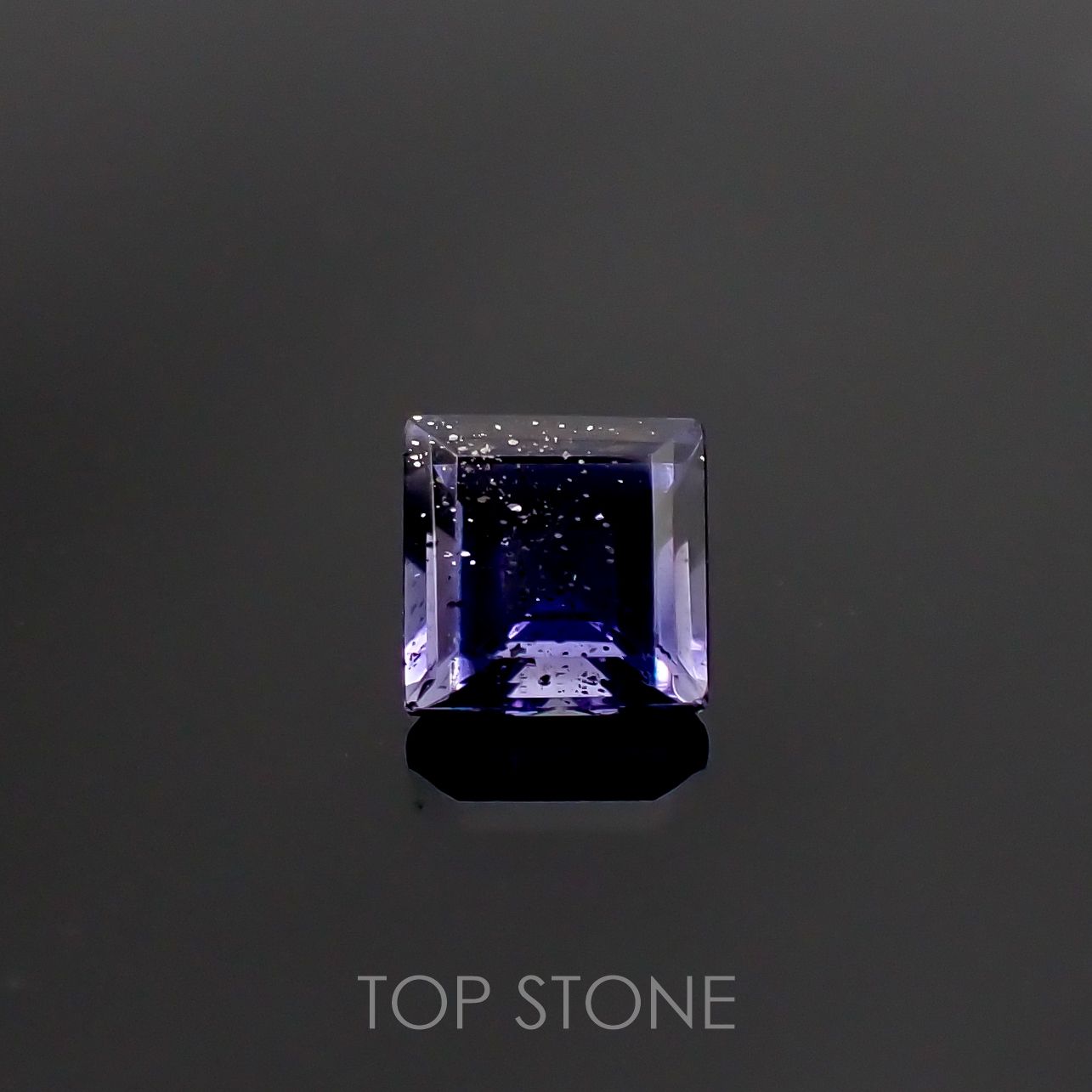 アイオライトサンストーン インド・ブラジル産 ルース 0.6ct[210711616]5.1×5.1mm前後