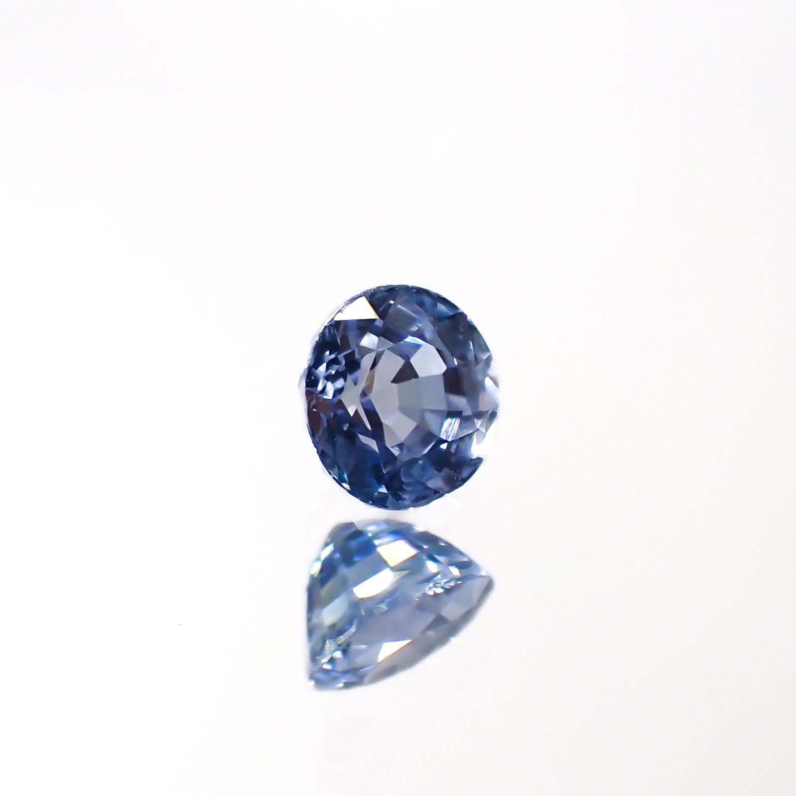 アイスブルーサファイア(宝石名サファイア)スリランカ/マダガスカル産 0.45ct 識別済[220515978]4.2x4.1mm前後