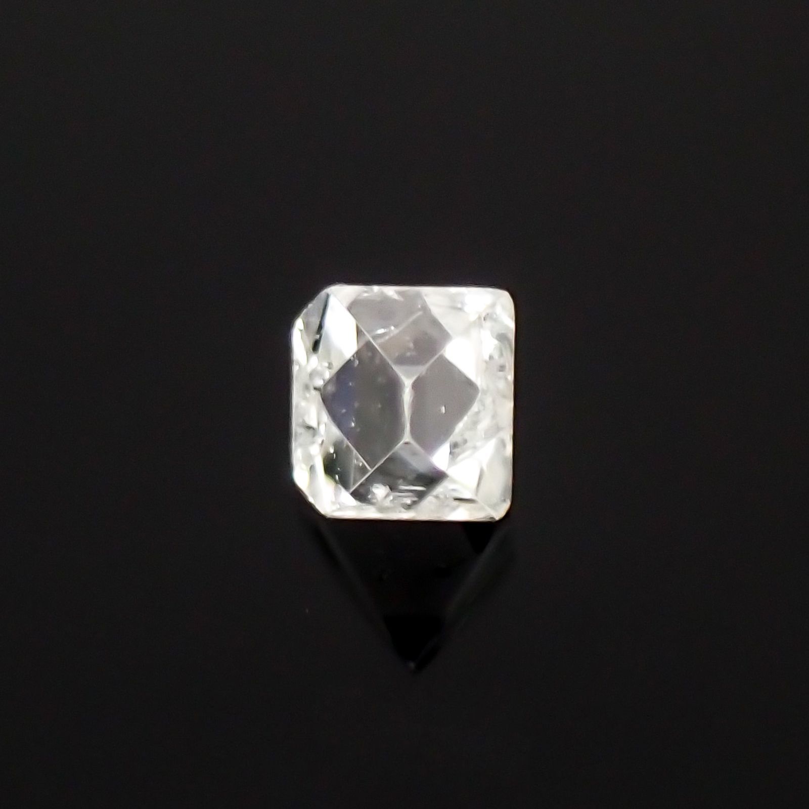 ソーヤブルダイヤモンド(宝石名ダイアモンド) ロシア産 原石・結晶 0.044ct 識別済[210410544]2.2×1.9mm前後