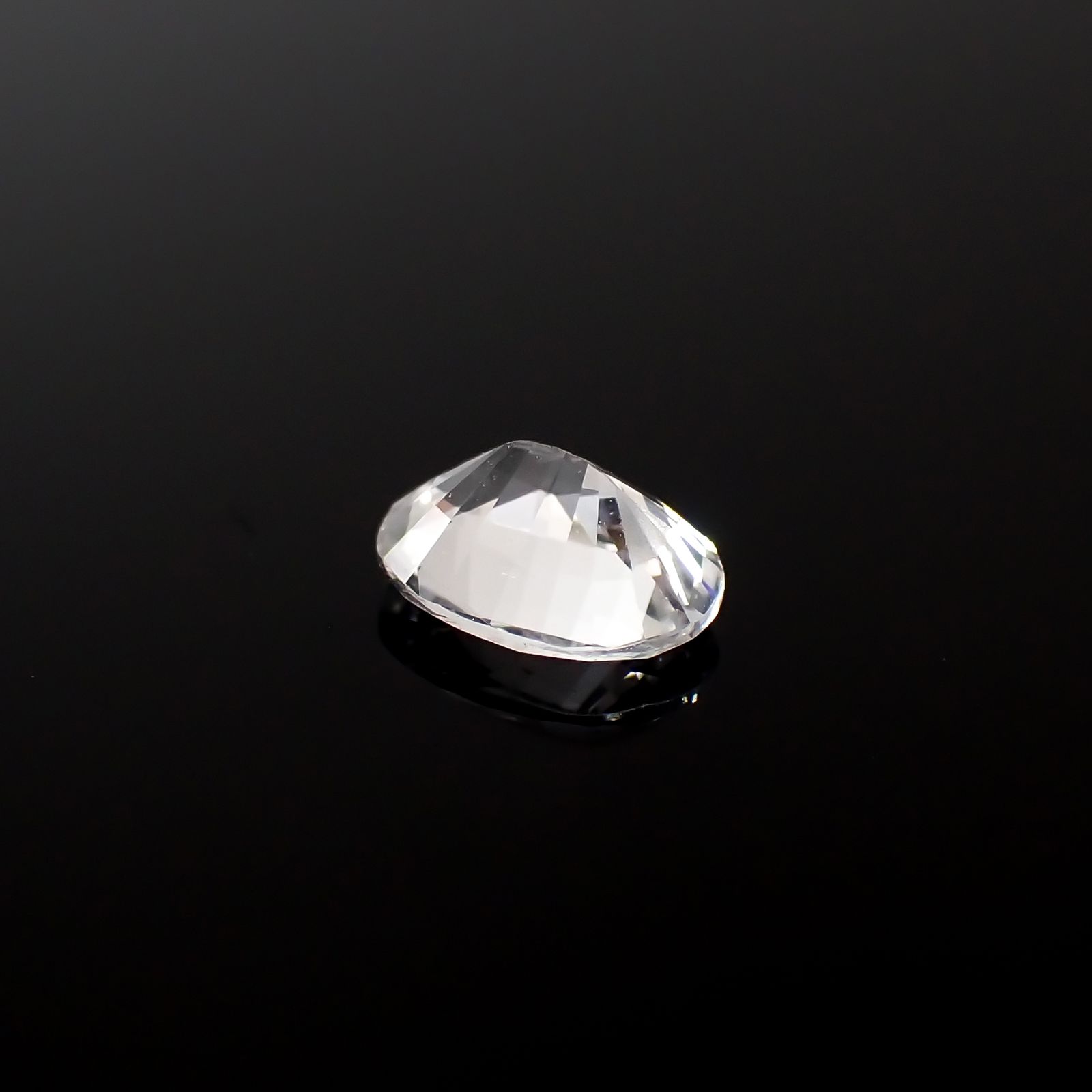 カラーレスサファイア スリランカ産 0.41ct[240527477]5.1x3.9mm前後