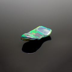 ◇バロック型◇ブラックオパール(宝石名オパール/加熱処理) エチオピア産 識別済 1.03ct / 13.8x6mm前後 [211013507]
