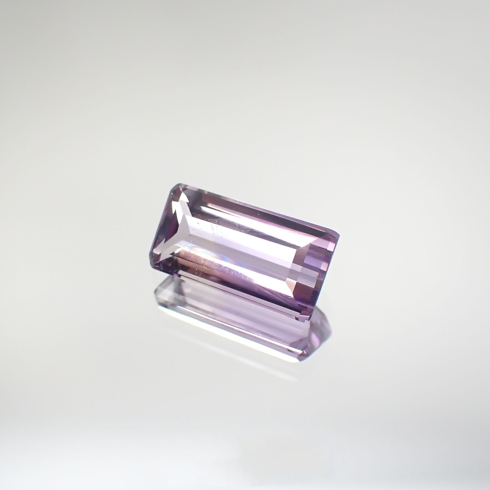 アワーグラスアメジスト(宝石名バイカラー・クォーツ) モロッコ産 1.67ct 識別済[210812321]10.3×5.2mm前後