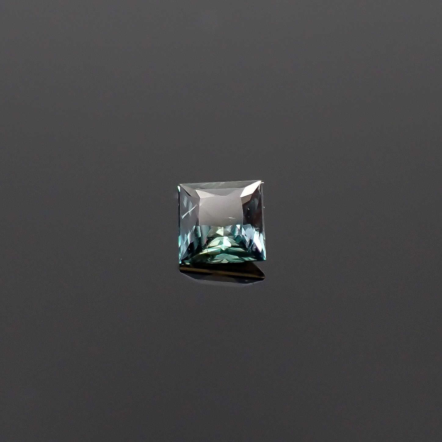 ◇プリンセスカット◇アレキサンドライト ブラジル産/EmeraldMains社製 0.065ct[240527590]2.3x2.3mm前後