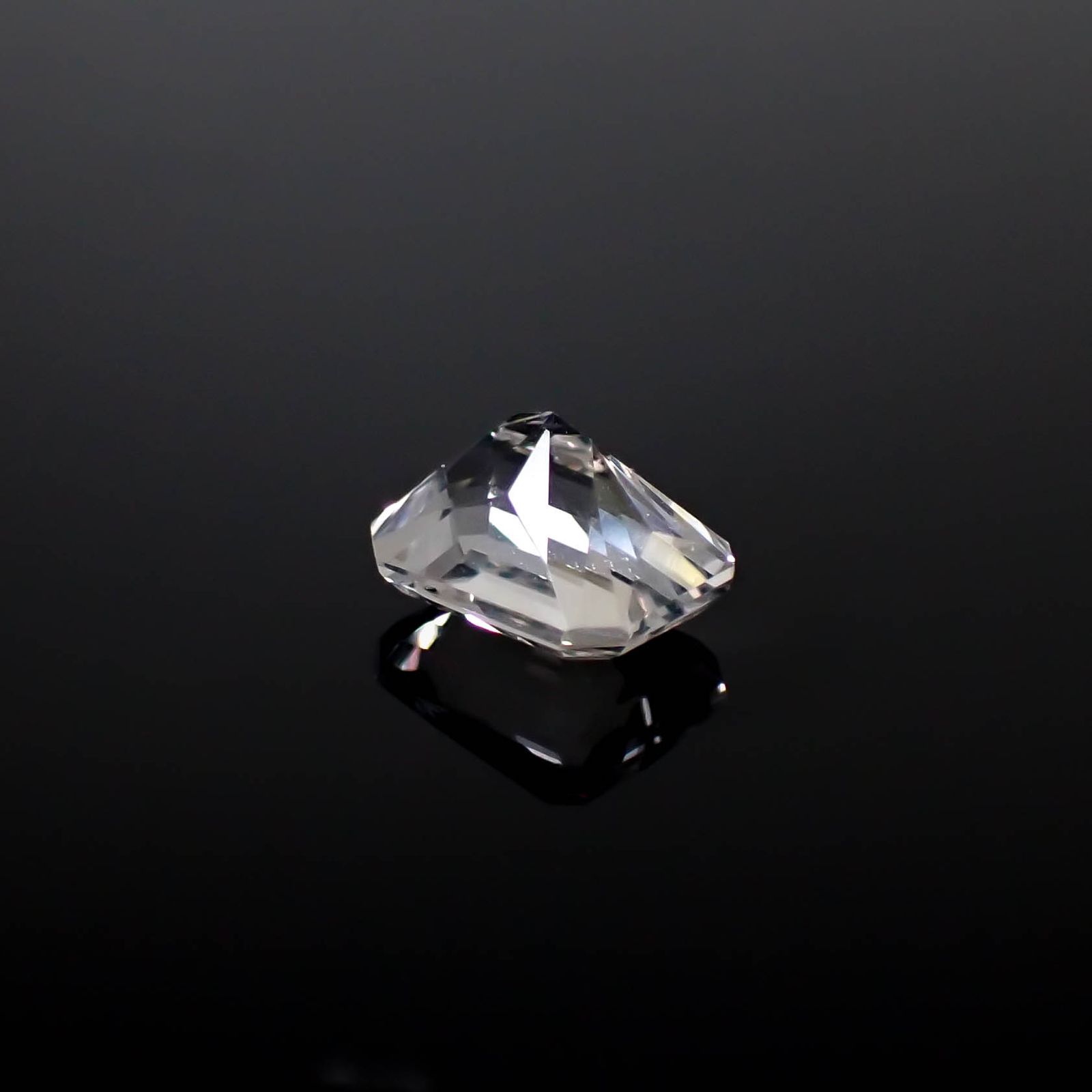 カラーレスフローライト フルオレッセンス イギリス産 2.33ct [250430160]8.5x6.4mm前後