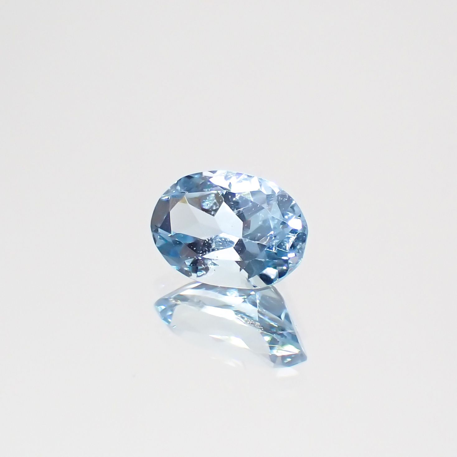 アクアマリン(宝石名アクアマリン)モザンビーク産 0.43ct 識別済[230421765]6.1x4.1mm前後