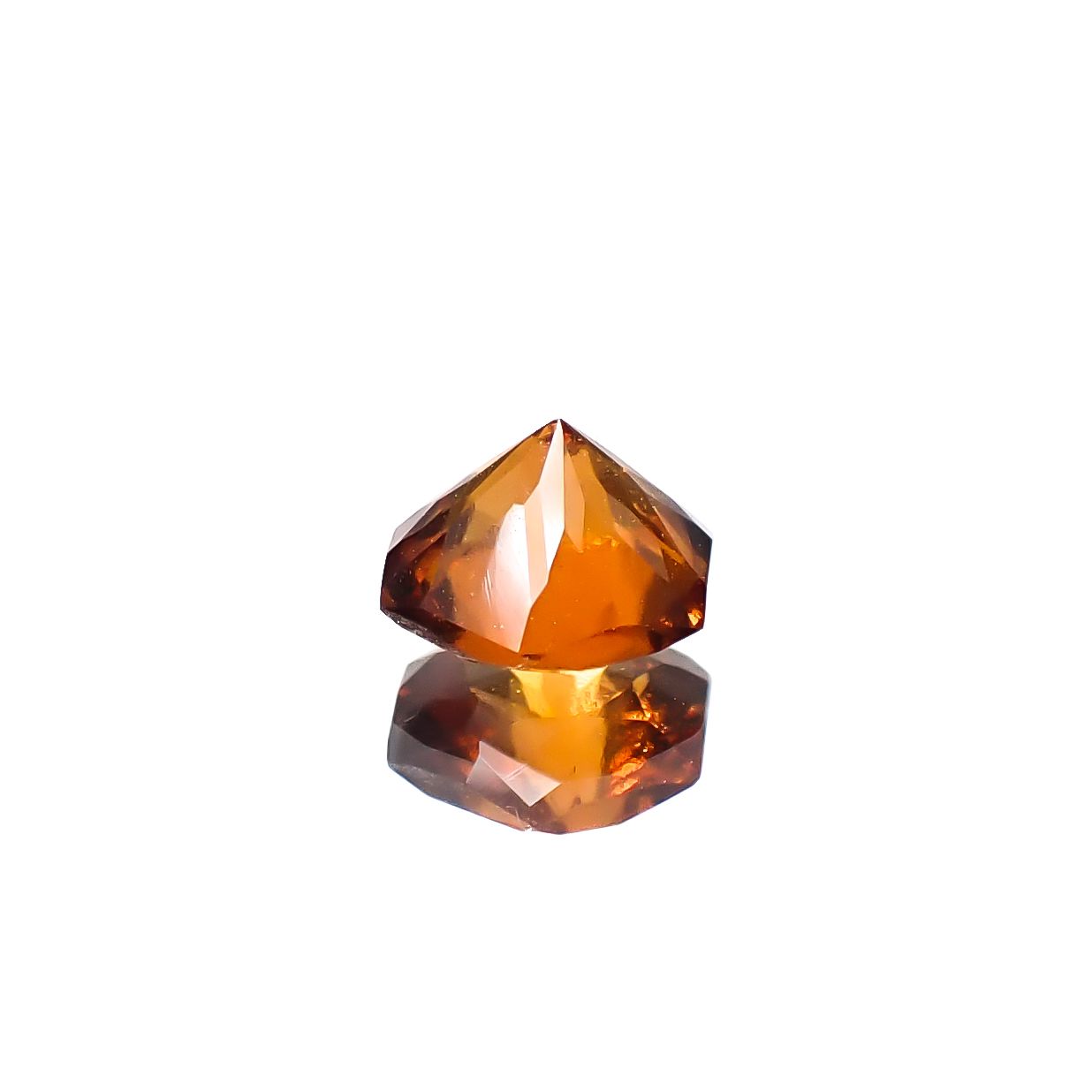 ◇ヘキサゴンカット◇ヘソナイトガーネット(宝石名ヘソナイト・ガーネット)スリランカ産 0.70ct 識別済[241129445]5.1x5mm前後