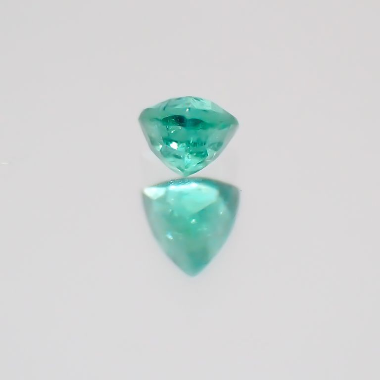 パライバトルマリン(宝石名トルマリン/別名パライバ・トルマリン) ブラジル・バターリャ鉱山産 0.049ct 識別済[19111553]2.2x2.3mm前後