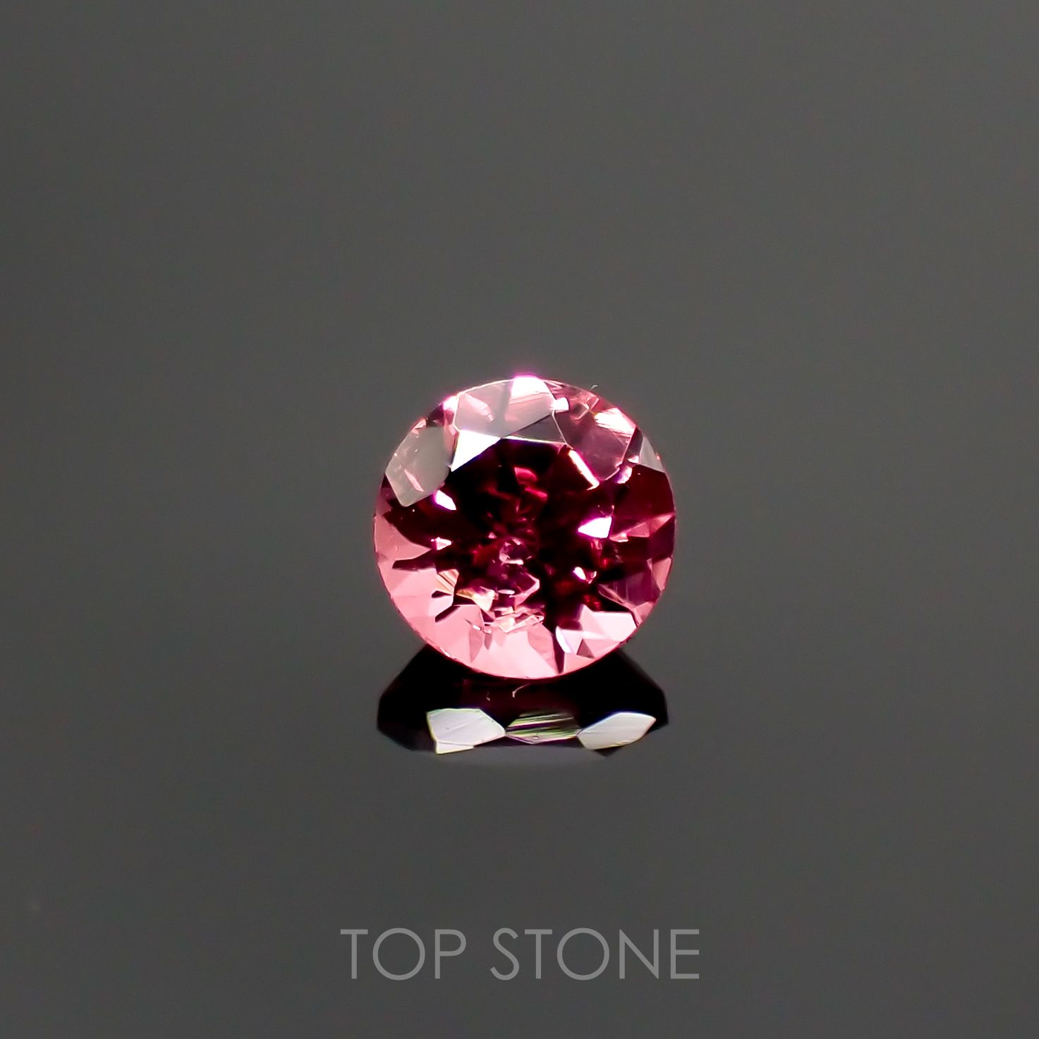 ホットピンクスピネル タンザニア産 ルース 0.32ct[210812590]3.9×3.9mm前後