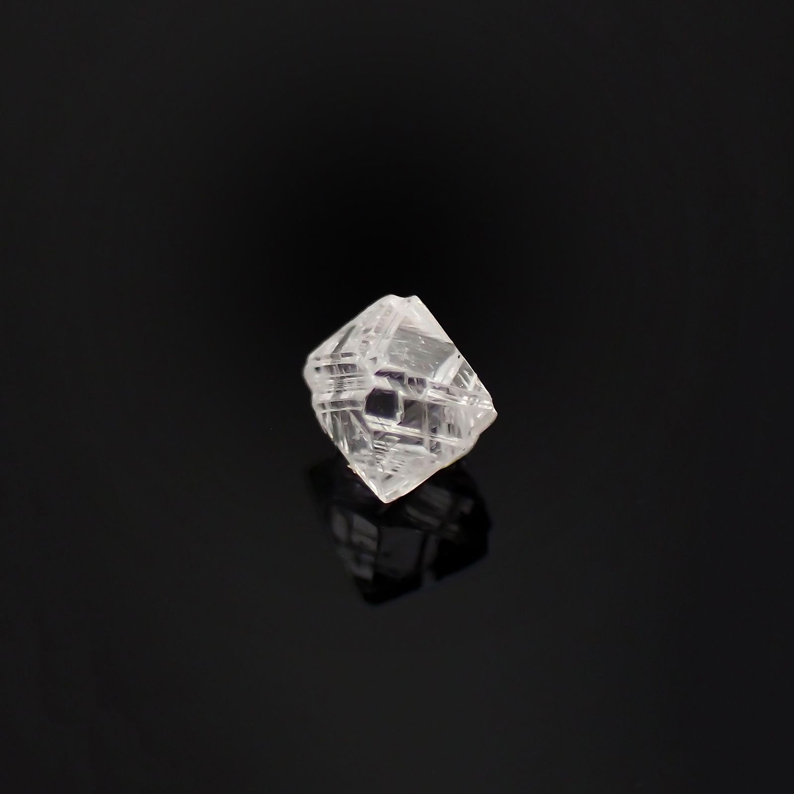 ソーヤブルダイヤモンド 原石(成長丘あり/Growth Hillock) 0.081ct [230923442]2.5x2.4mm前後