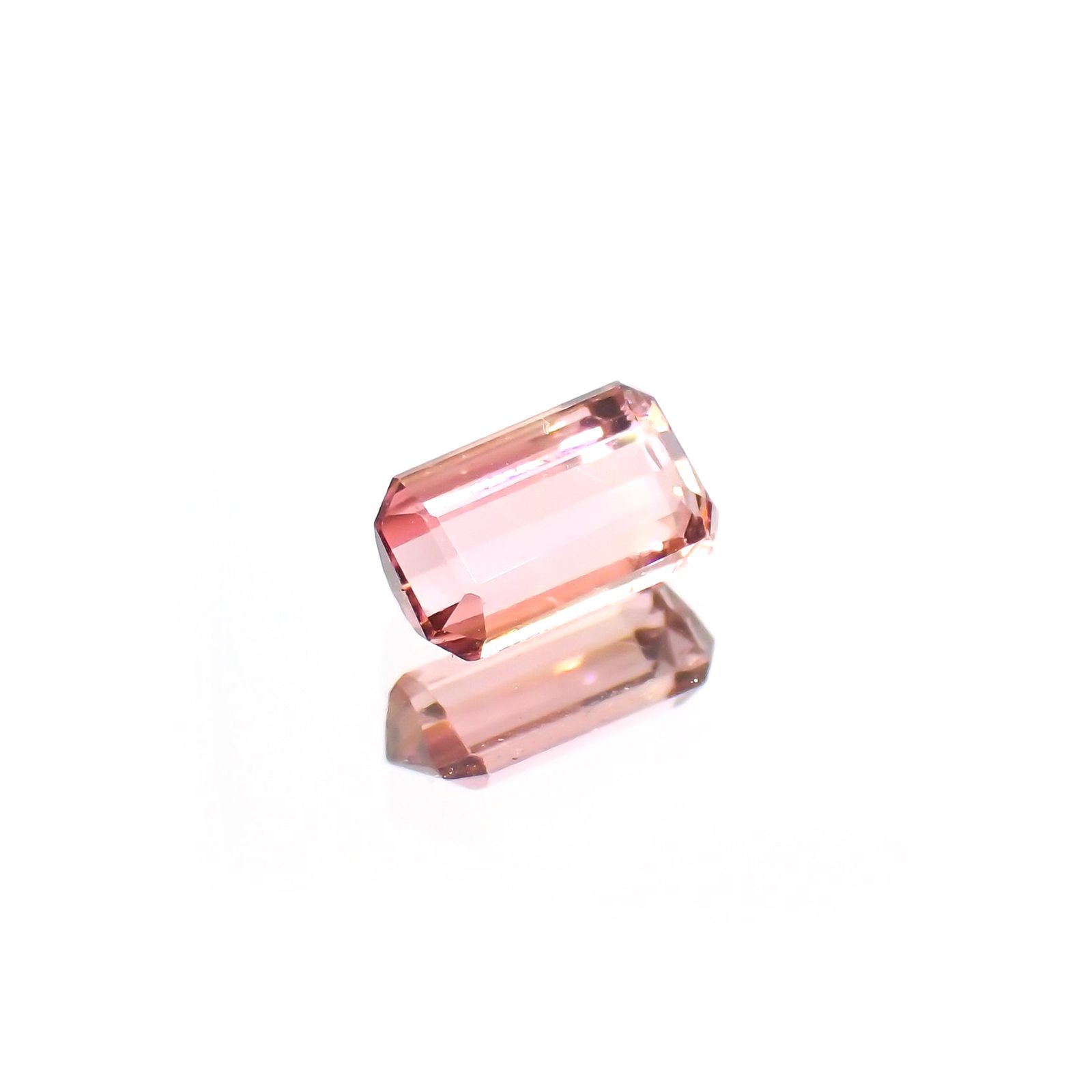ローズピンクトルマリン(宝石名ピンク・トルマリン)ブラジル/アフリカ産 0.71ct 識別済[220114858]6.8x4mm前後