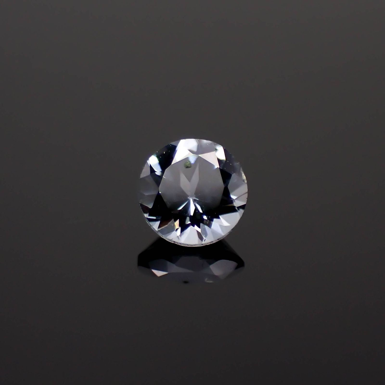グレースピネル タンザニア産 0.41ct[230421537]4.4x4.4mm前後