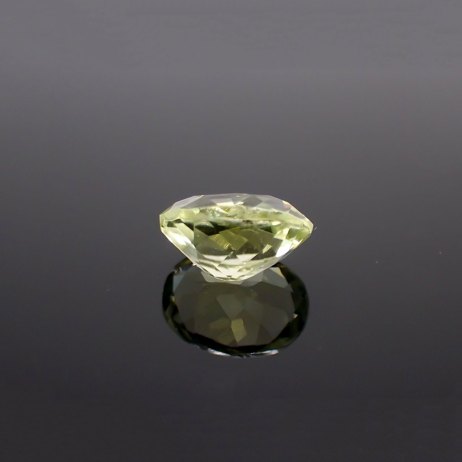 シリマナイト(宝石名シリマナイト)インド産 識別済 1.5ct / 8x6.1mm前後 [211113693]