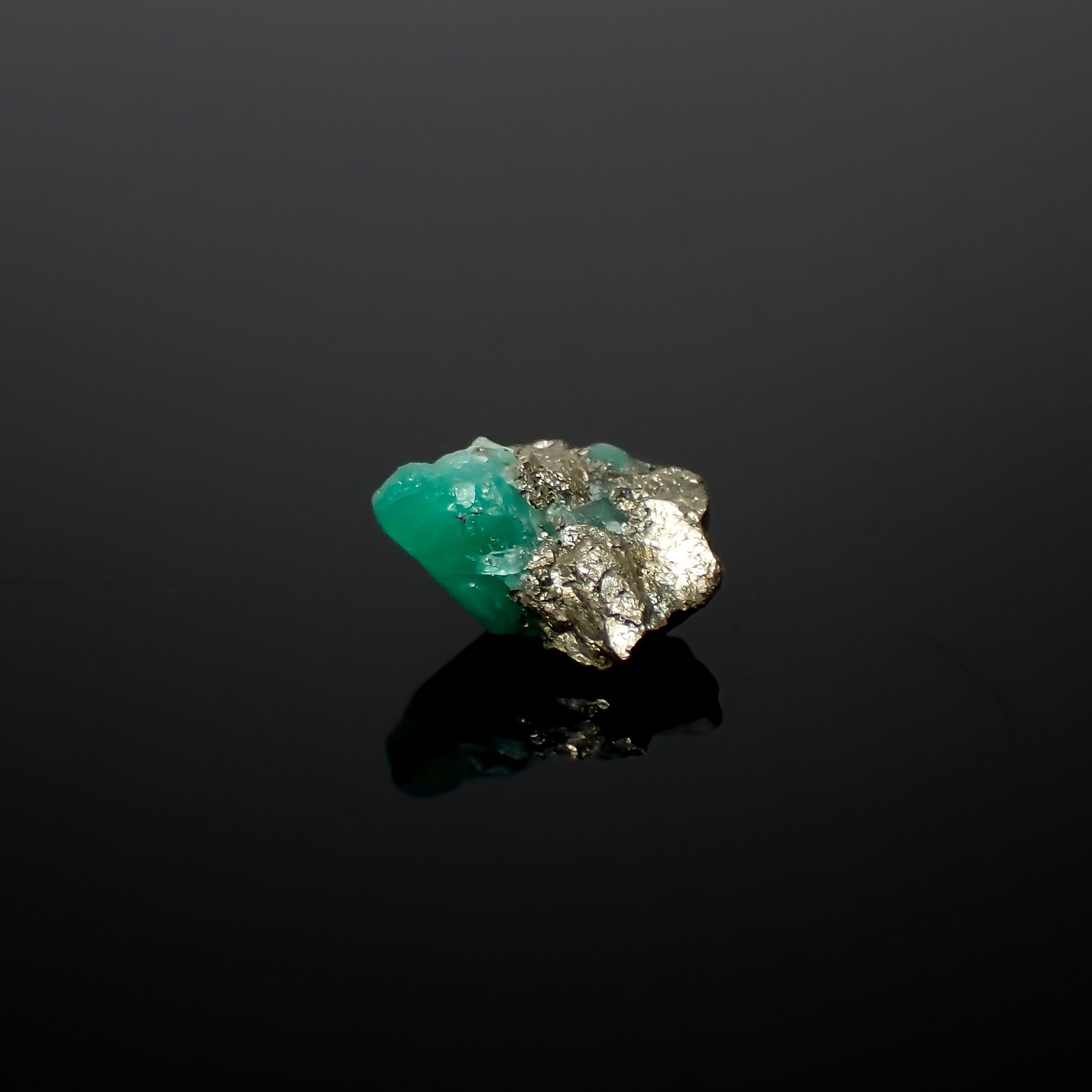 エメラルド 原石 コロンビア産 3.55ct[240427239]11.2x9.8mm前後