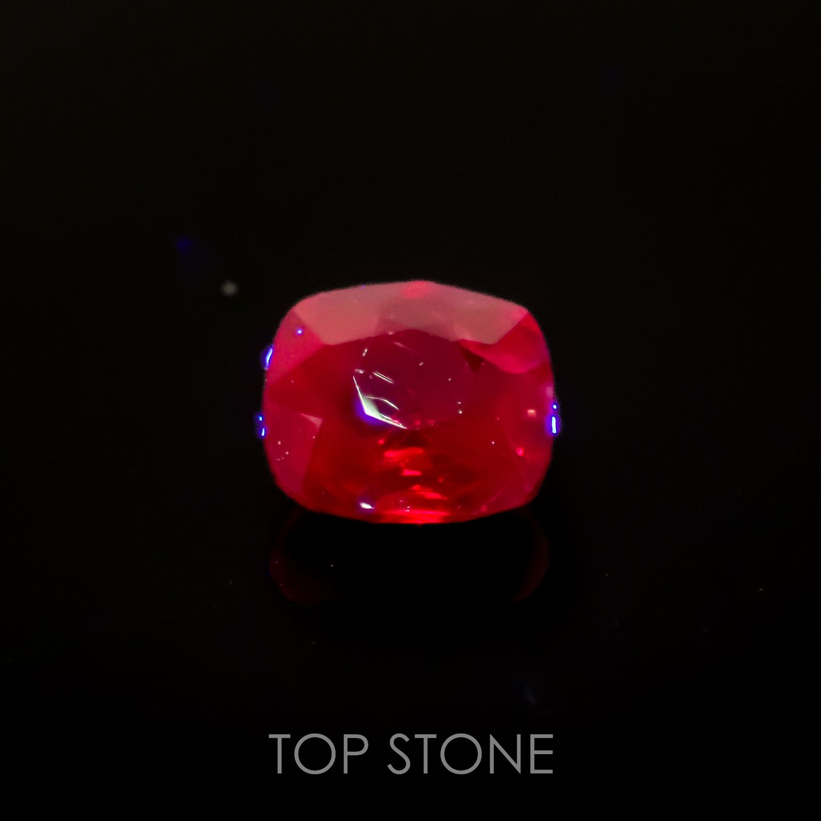 レッドスピネル(宝石名スピネル)ビルマ/マダガスカル産 0.58ct 識別済[220817543]5x4.7mm前後