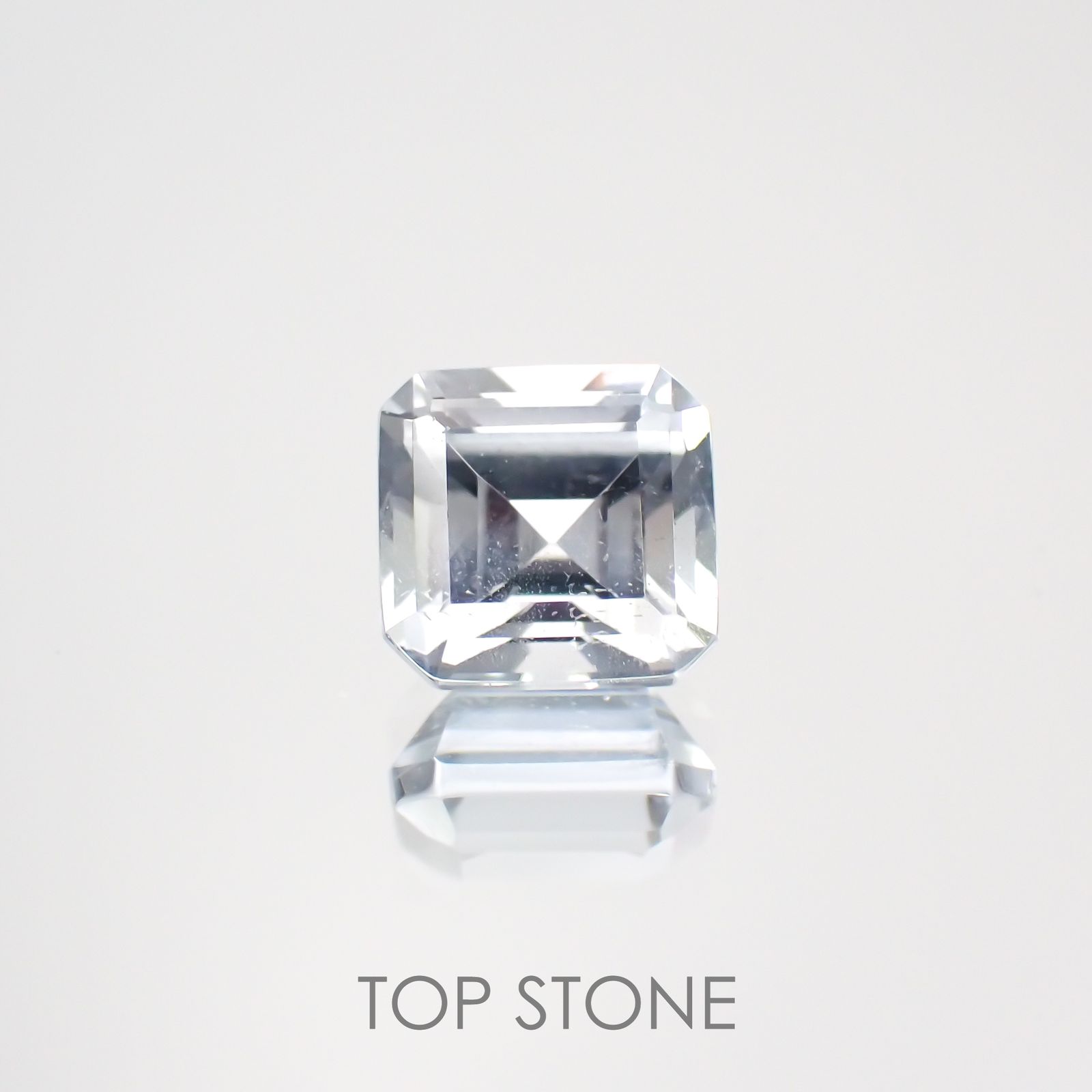 セレスタイト(宝石名セレスタイト)マダガスカル産 1.210ct ソ付(彩珠)[221018950]5.5x5.3mm前後
